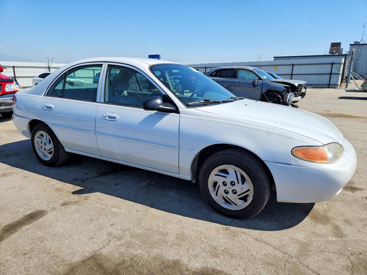 2000 Ford Escort White vin: 3FAFP13P2YR235022