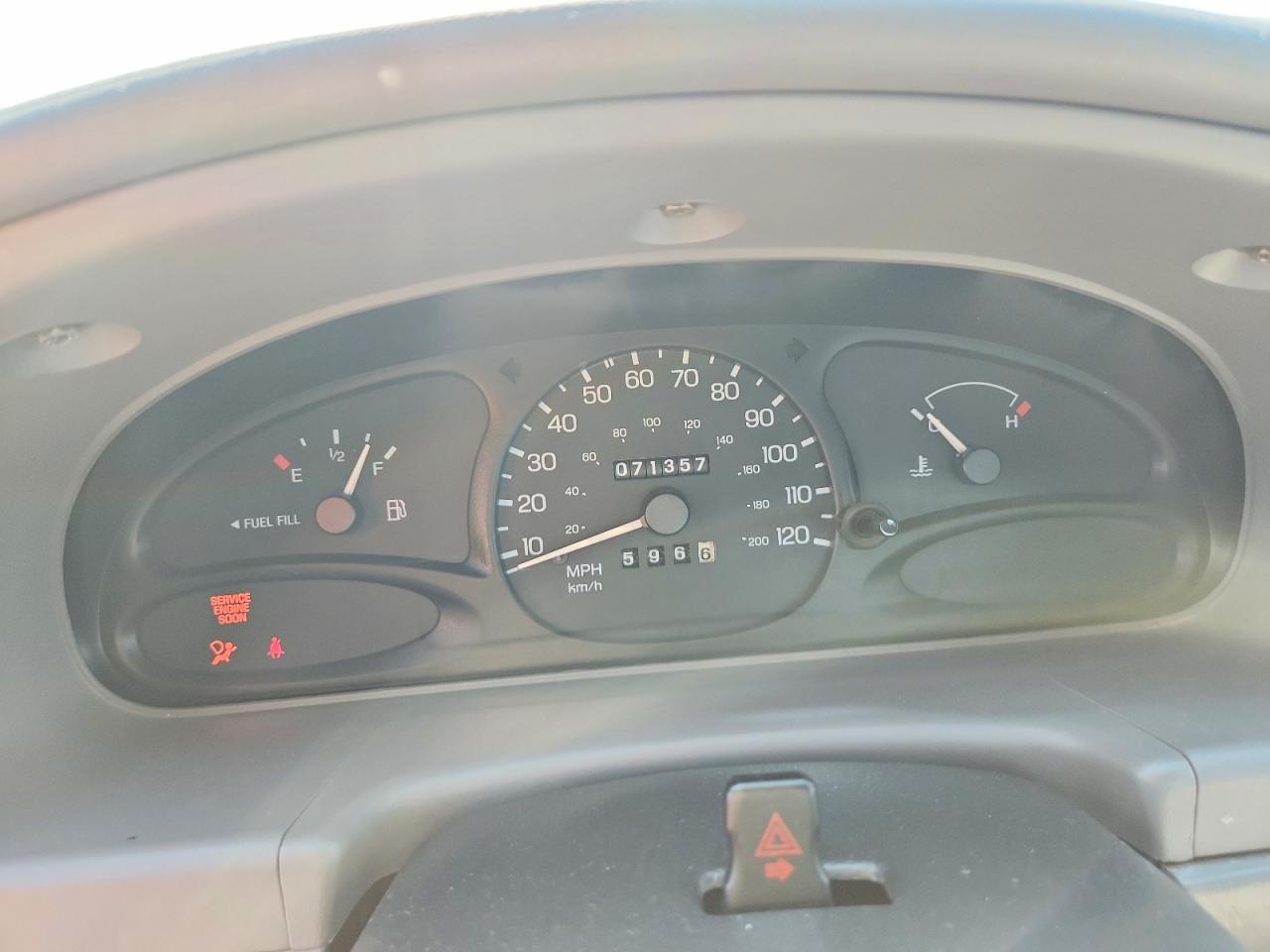2000 Ford Escort White vin: 3FAFP13P2YR235022