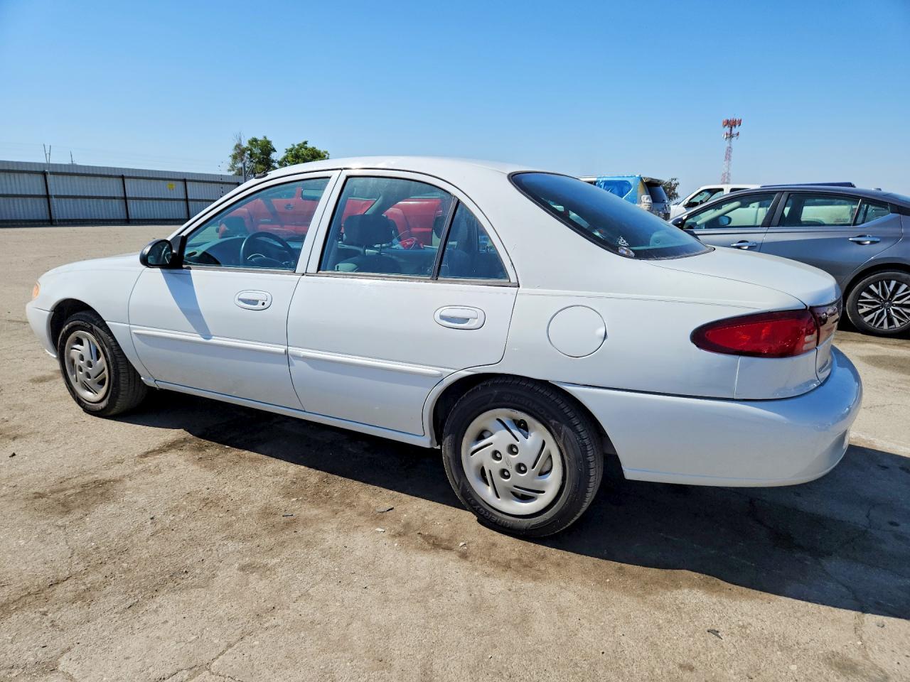 2000 Ford Escort White vin: 3FAFP13P2YR235022