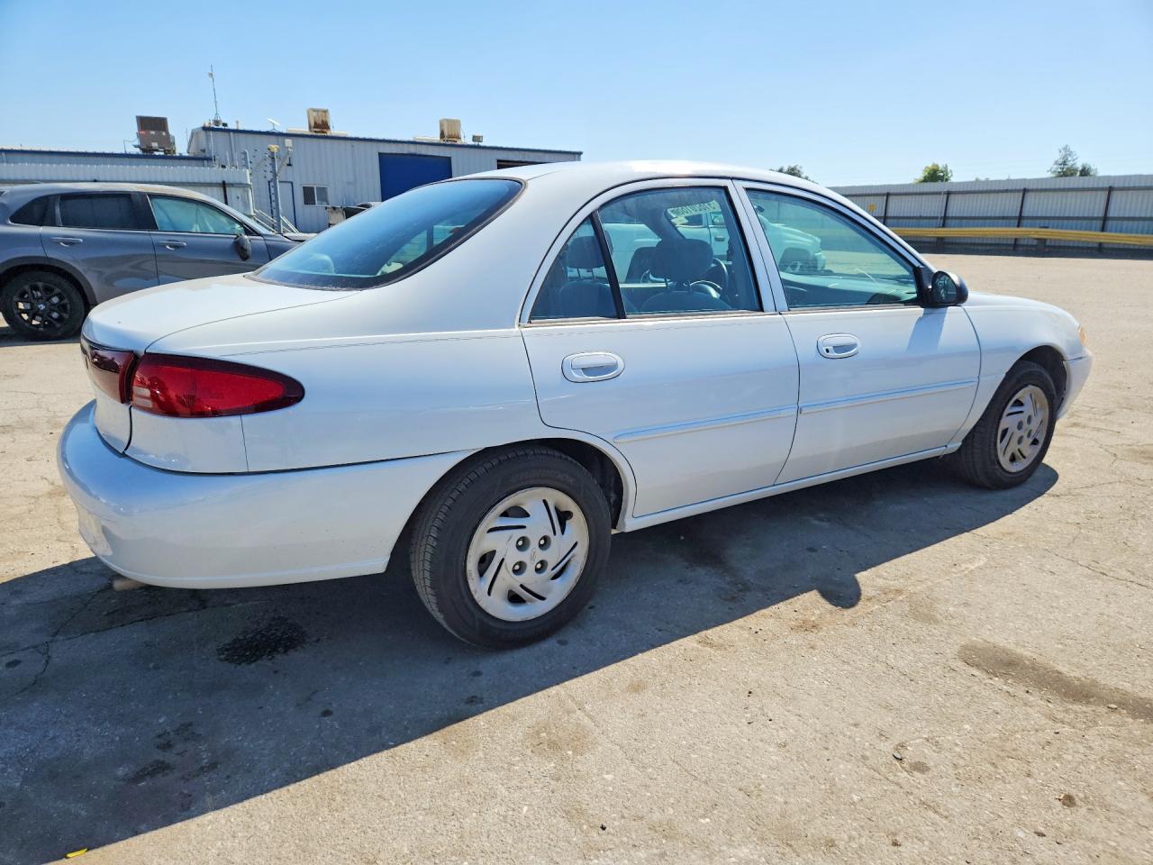 2000 Ford Escort White vin: 3FAFP13P2YR235022