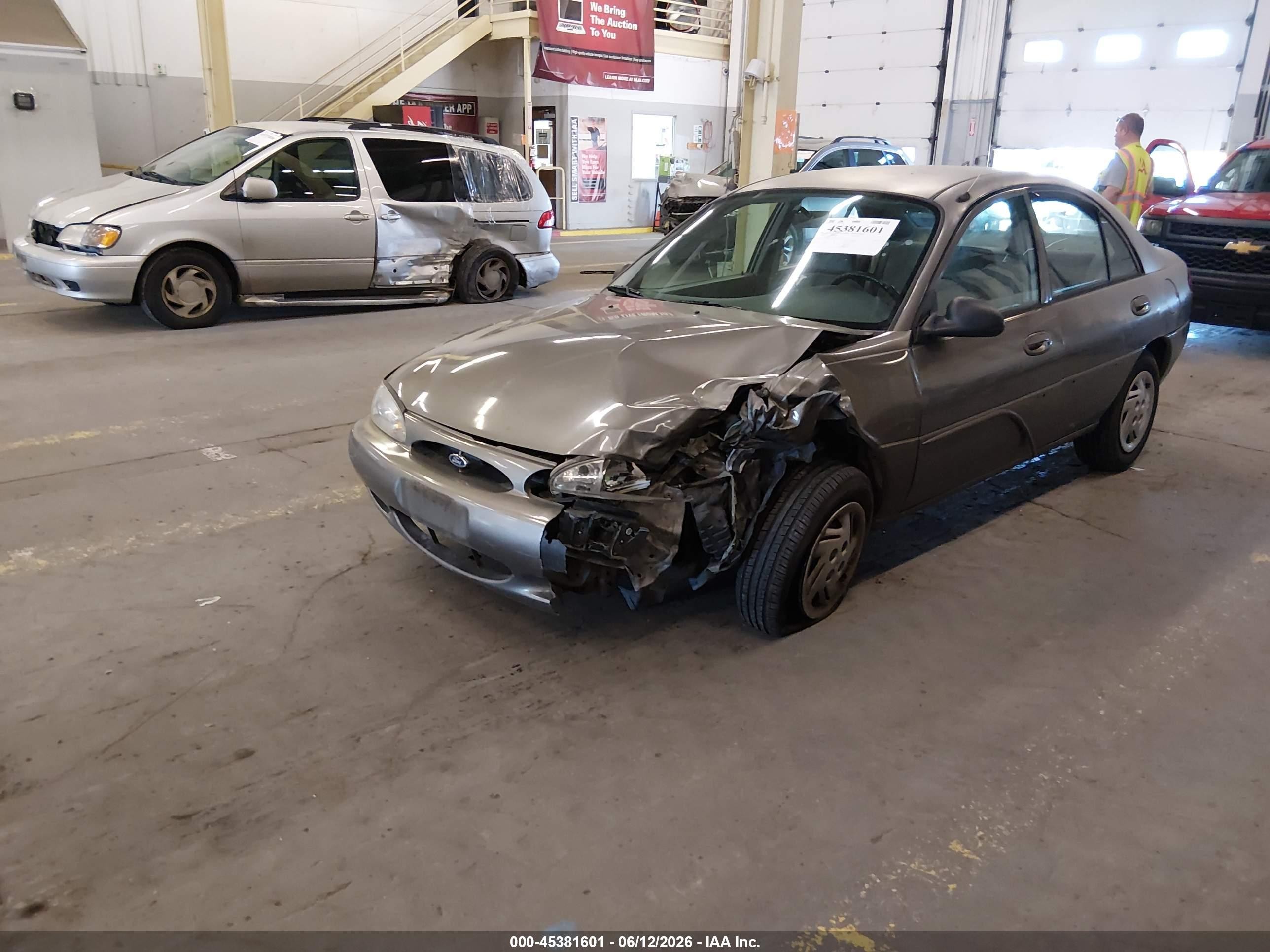2001 Ford Escort   Серый vin: 3FAFP13P31R197225
