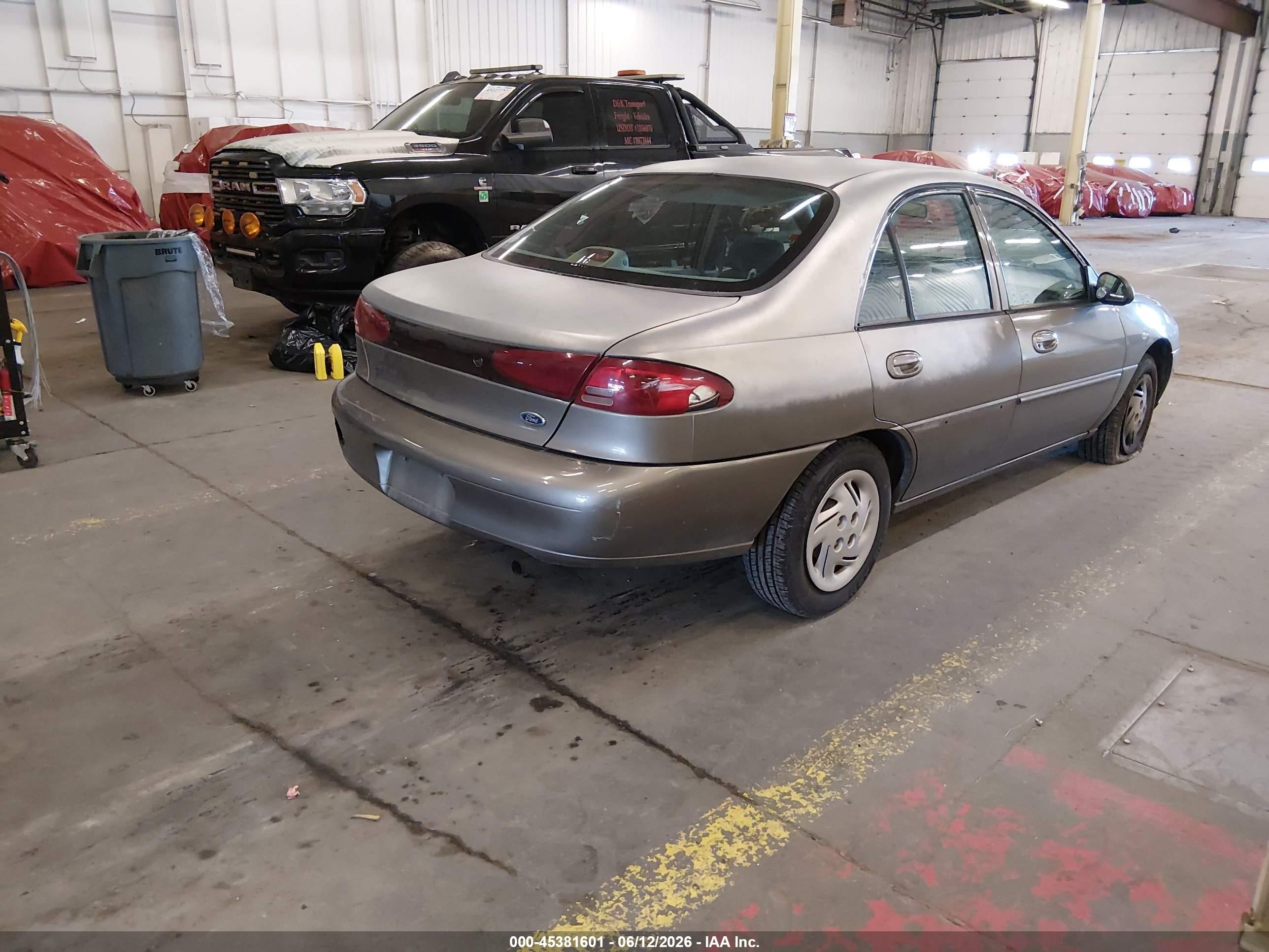 2001 Ford Escort   Серый vin: 3FAFP13P31R197225