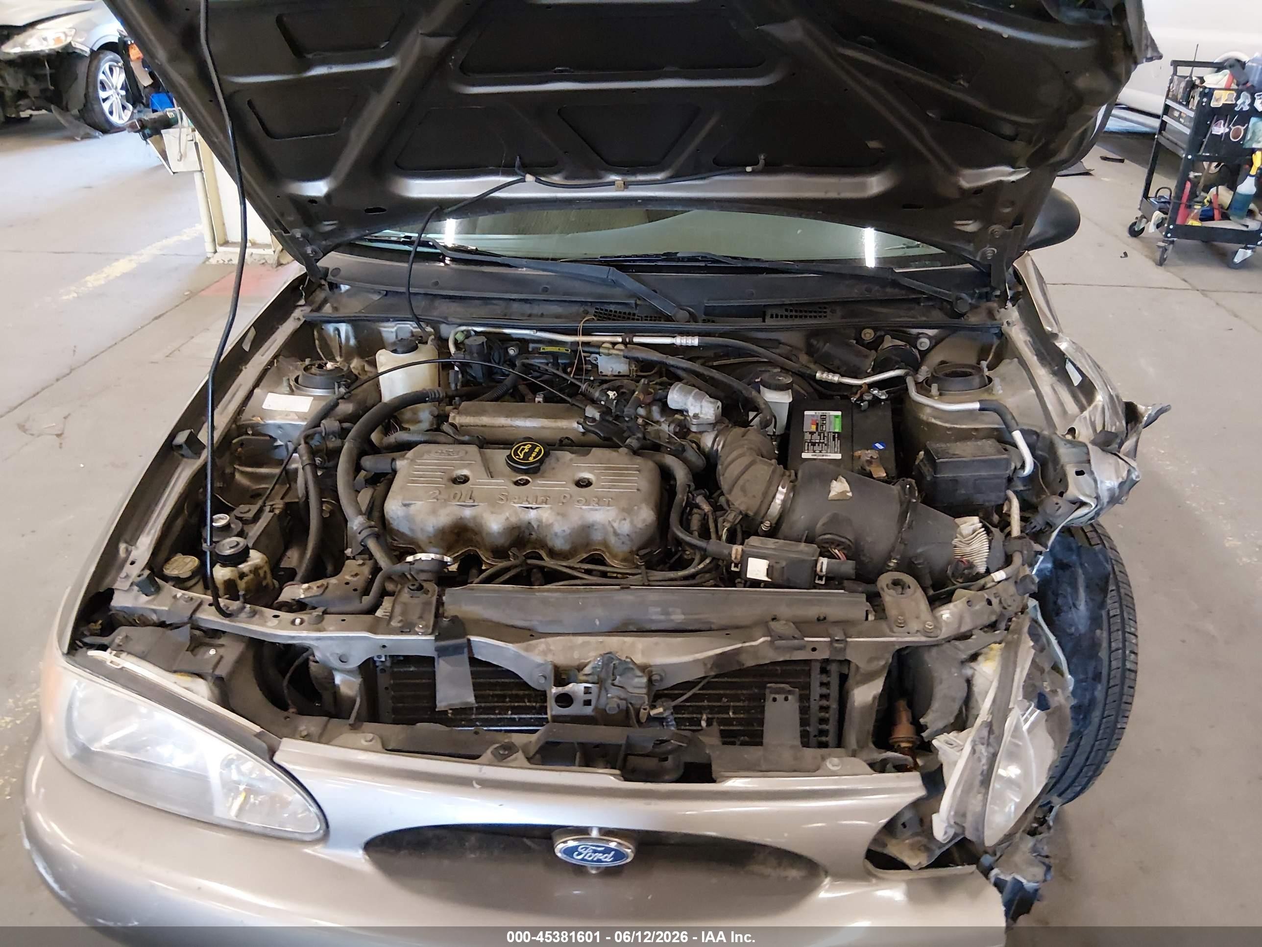 2001 Ford Escort   Серый vin: 3FAFP13P31R197225