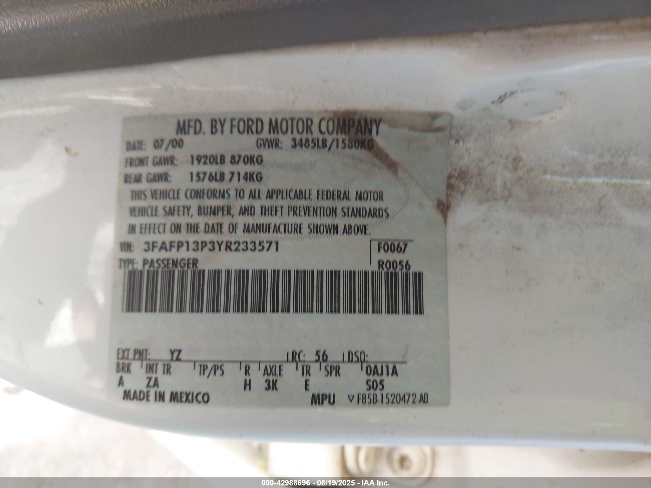 2000 Ford Escort   White vin: 3FAFP13P3YR233571
