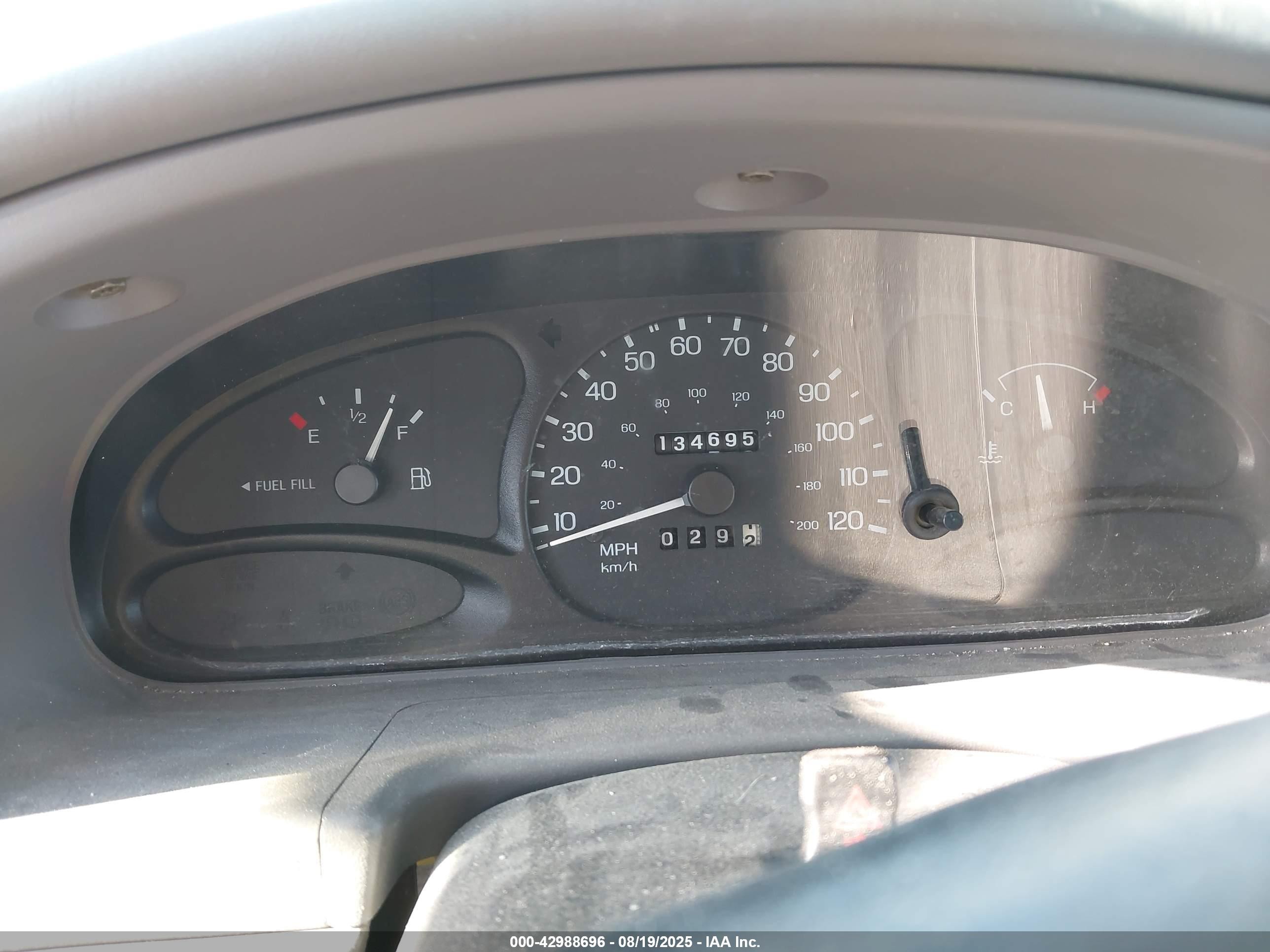 2000 Ford Escort   White vin: 3FAFP13P3YR233571