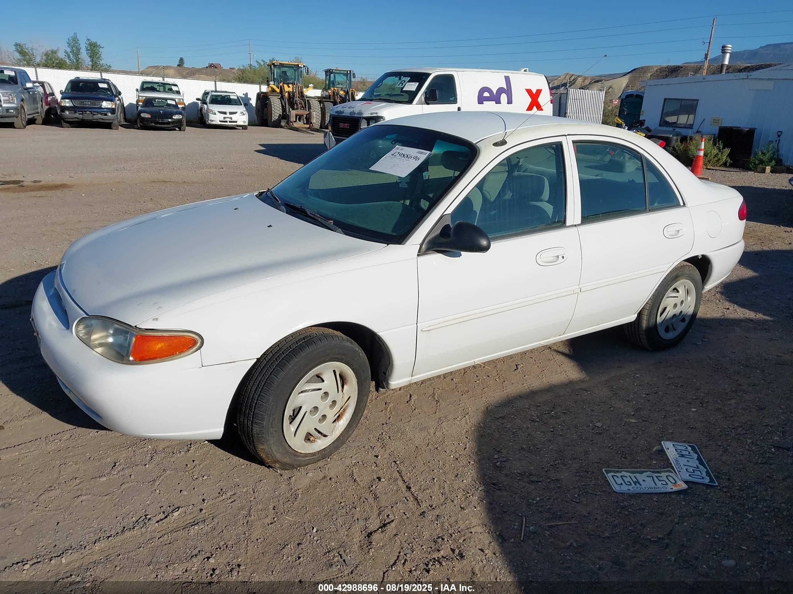 2000 Ford Escort   White vin: 3FAFP13P3YR233571