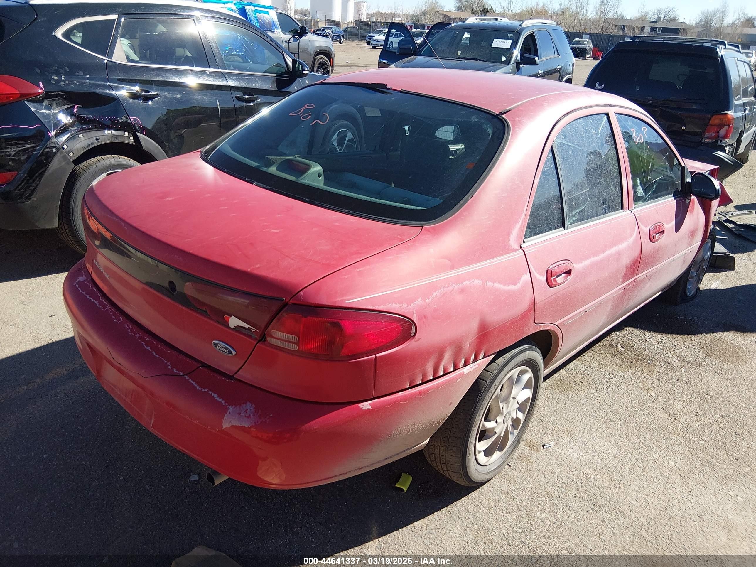 2001 Ford Escort   Red vin: 3FAFP13P41R126681