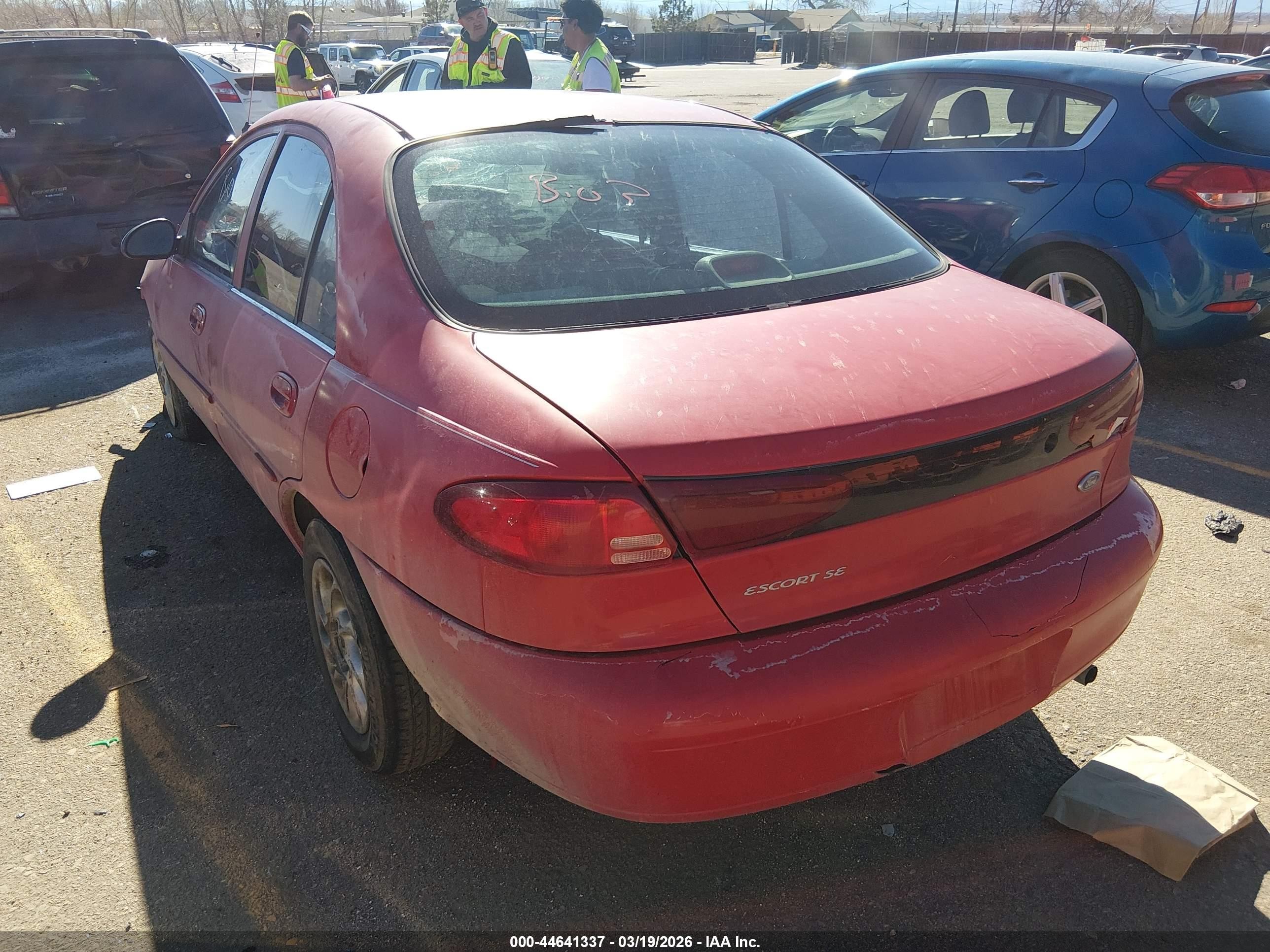 2001 Ford Escort   Red vin: 3FAFP13P41R126681