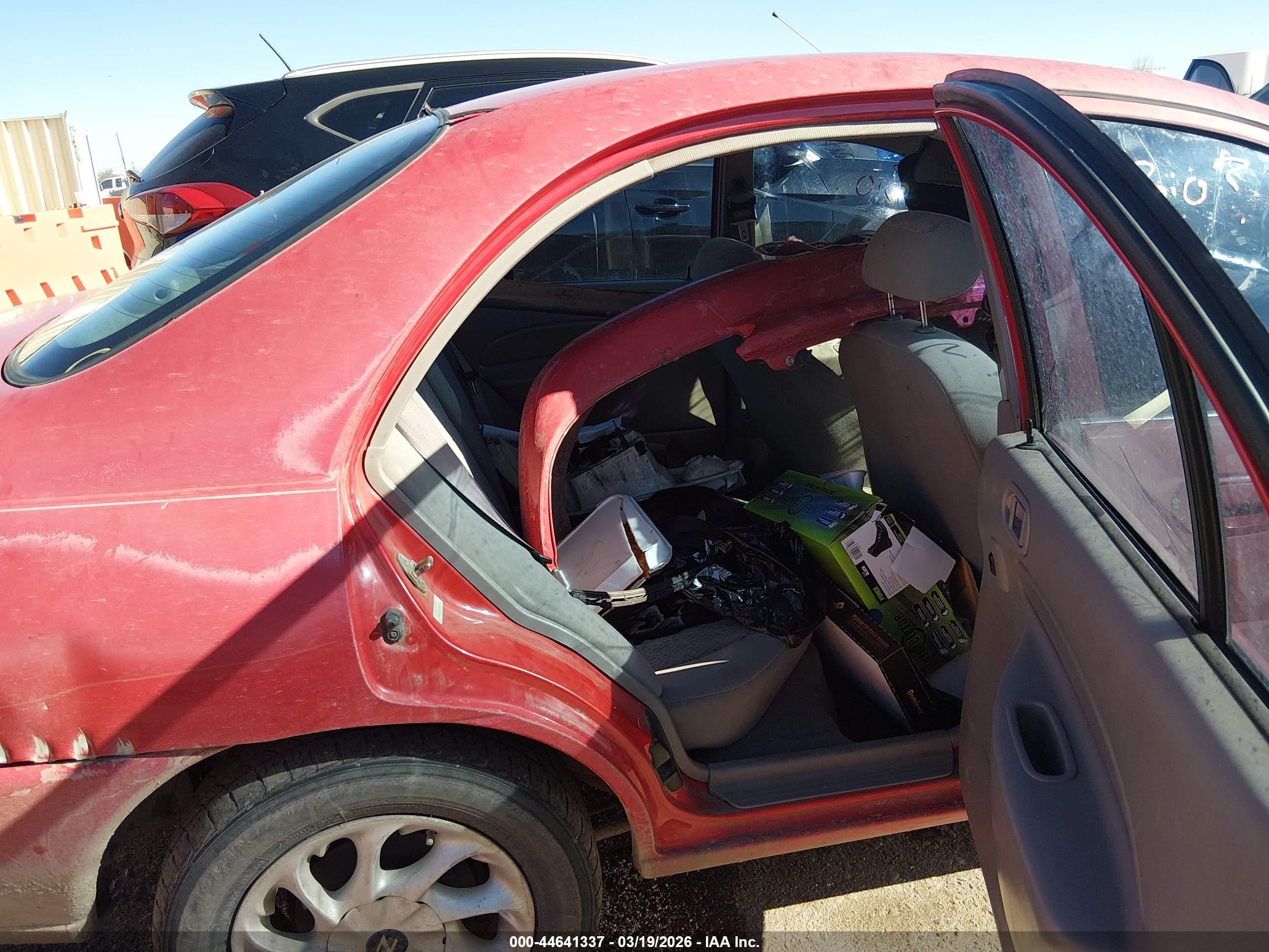 2001 Ford Escort   Red vin: 3FAFP13P41R126681