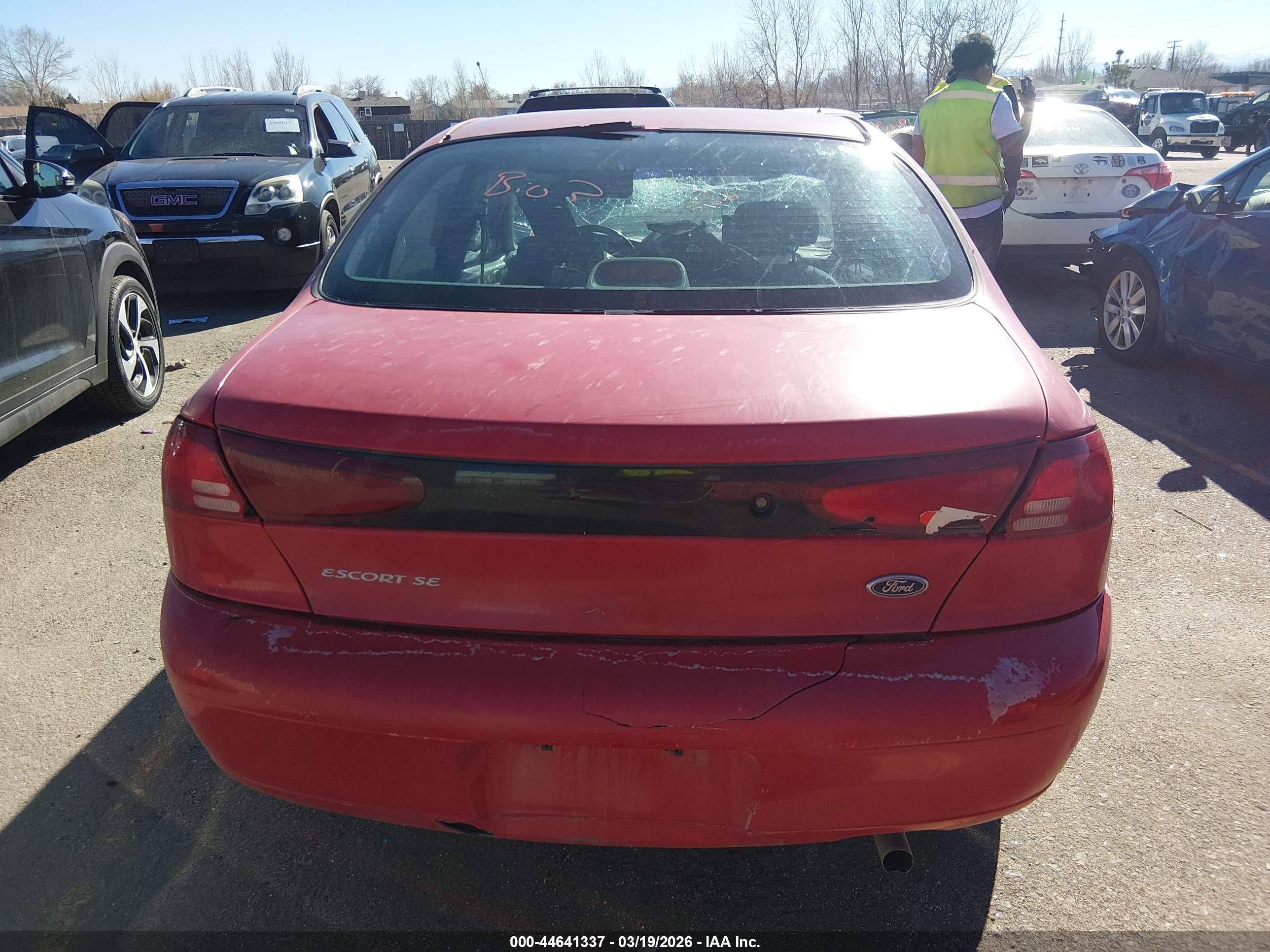 2001 Ford Escort   Red vin: 3FAFP13P41R126681