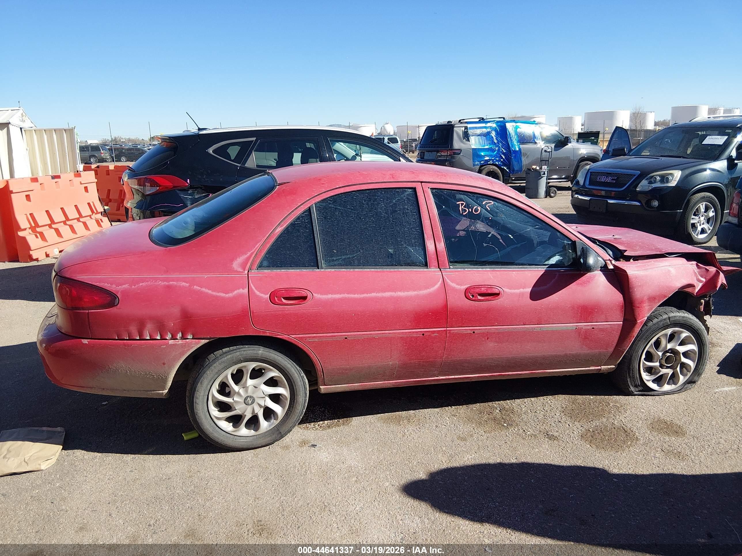 2001 Ford Escort   Red vin: 3FAFP13P41R126681