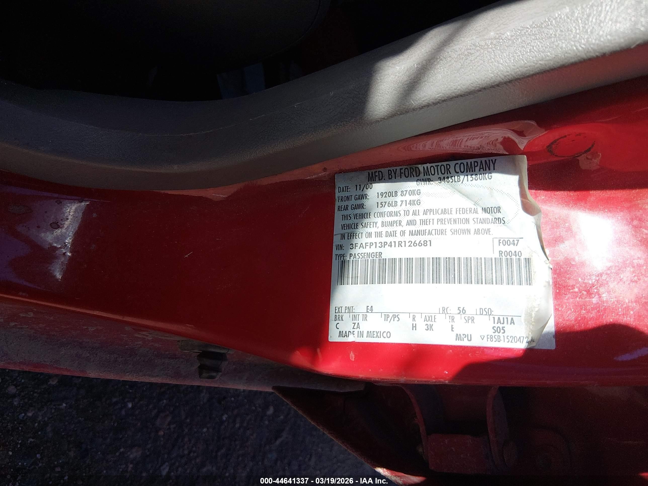 2001 Ford Escort   Red vin: 3FAFP13P41R126681