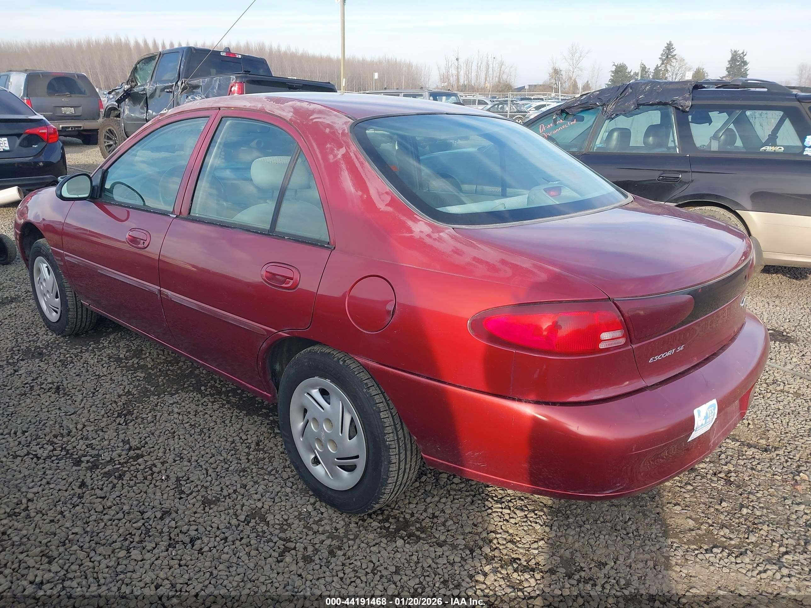 2001 Ford Escort   Red vin: 3FAFP13P41R212508