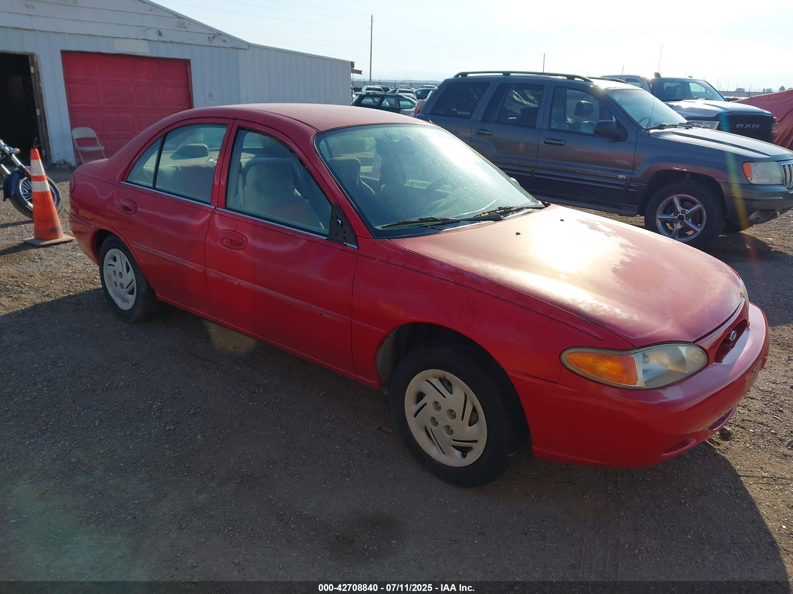 2000 Ford Escort   Red vin: 3FAFP13P5YR259721