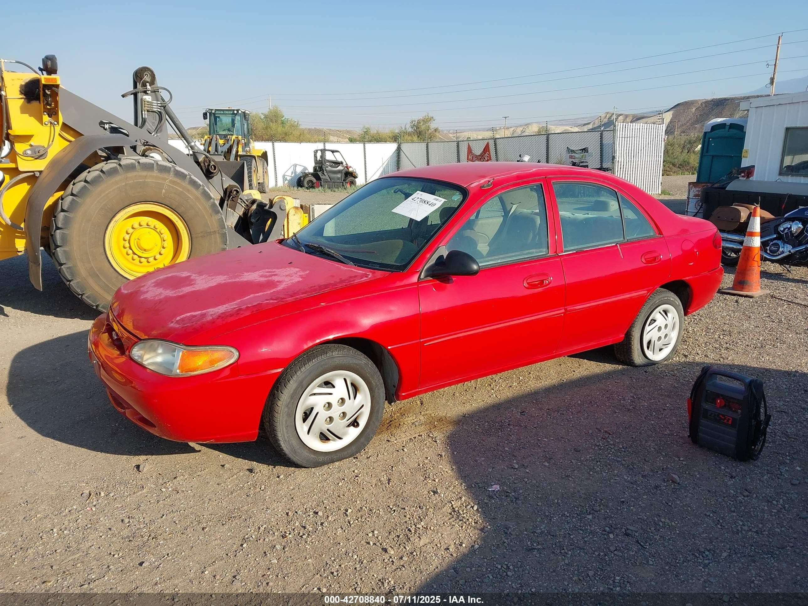 2000 Ford Escort   Red vin: 3FAFP13P5YR259721