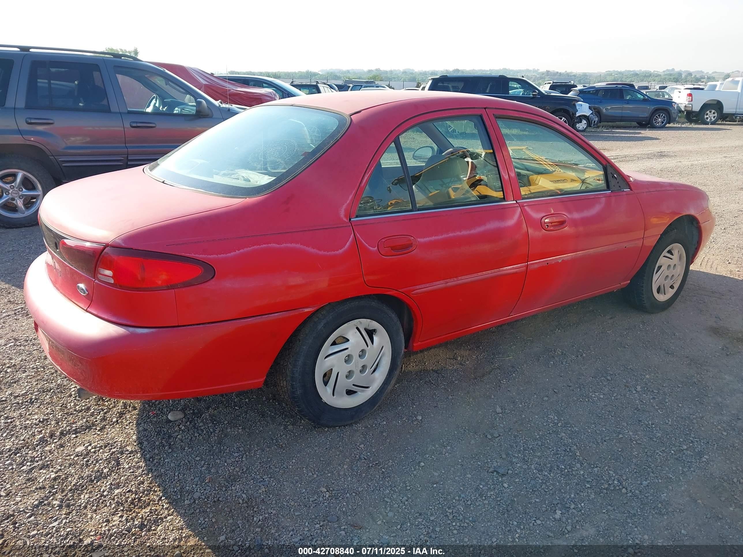 2000 Ford Escort   Red vin: 3FAFP13P5YR259721