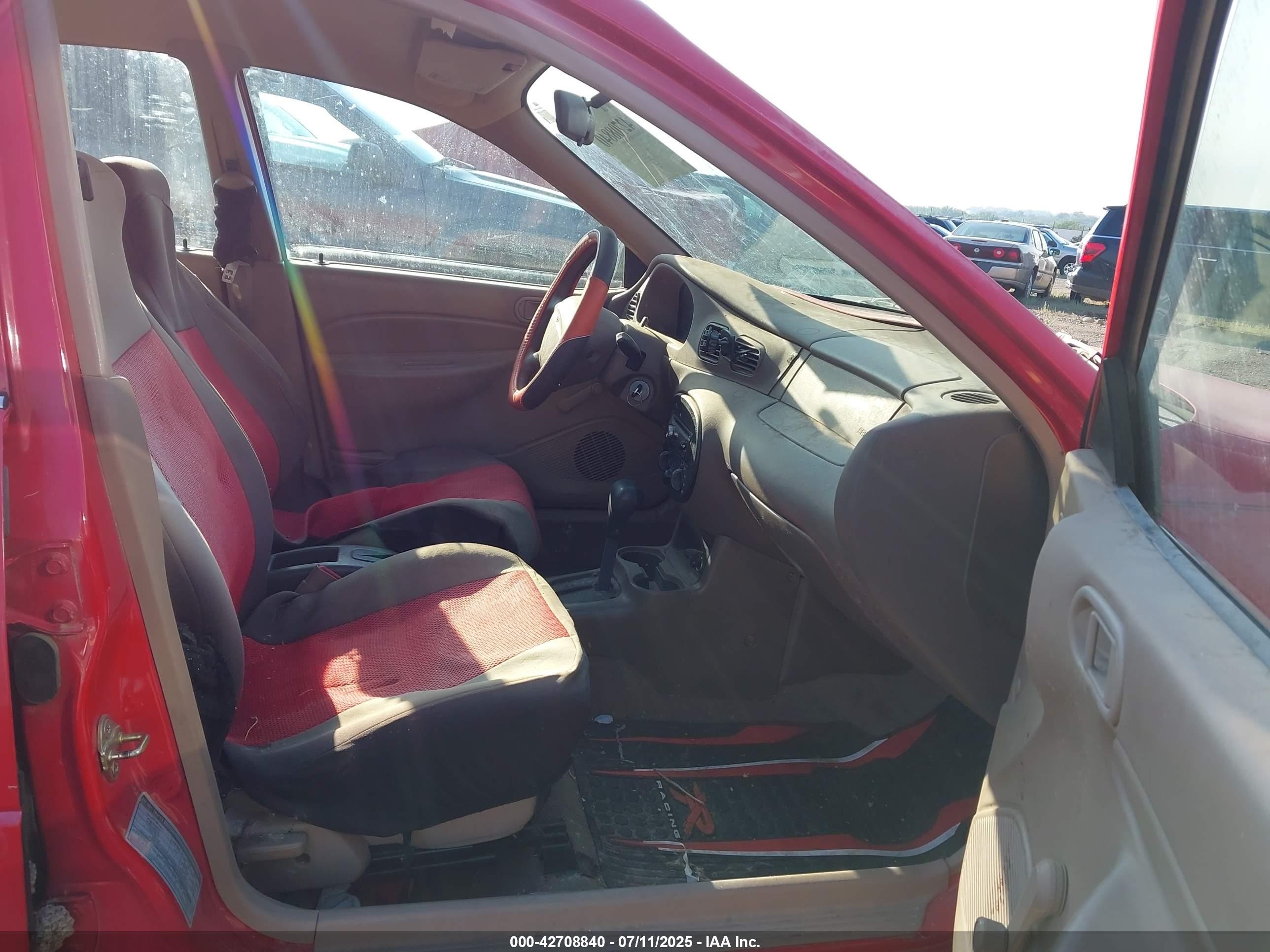 2000 Ford Escort   Red vin: 3FAFP13P5YR259721