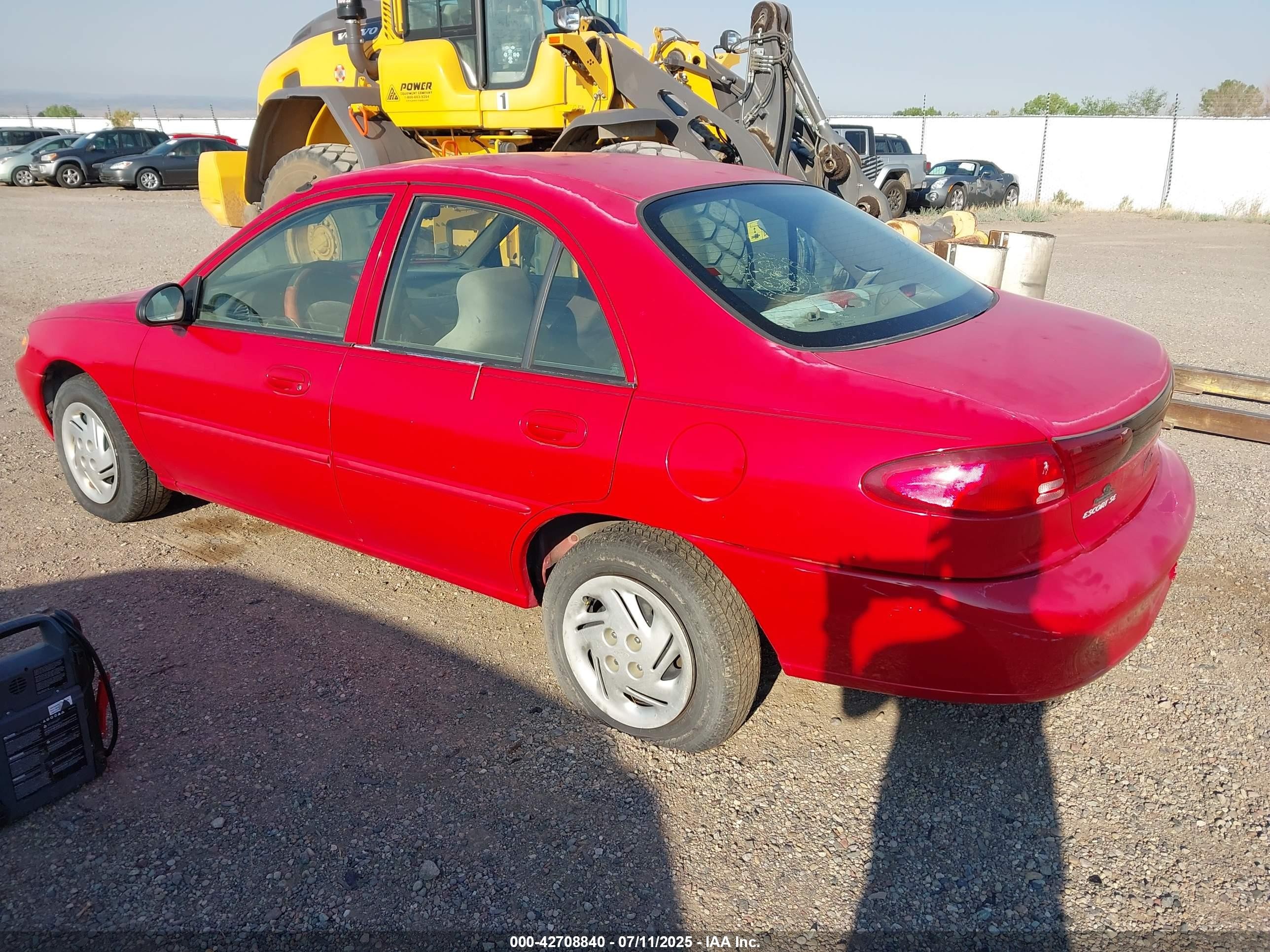 2000 Ford Escort   Red vin: 3FAFP13P5YR259721