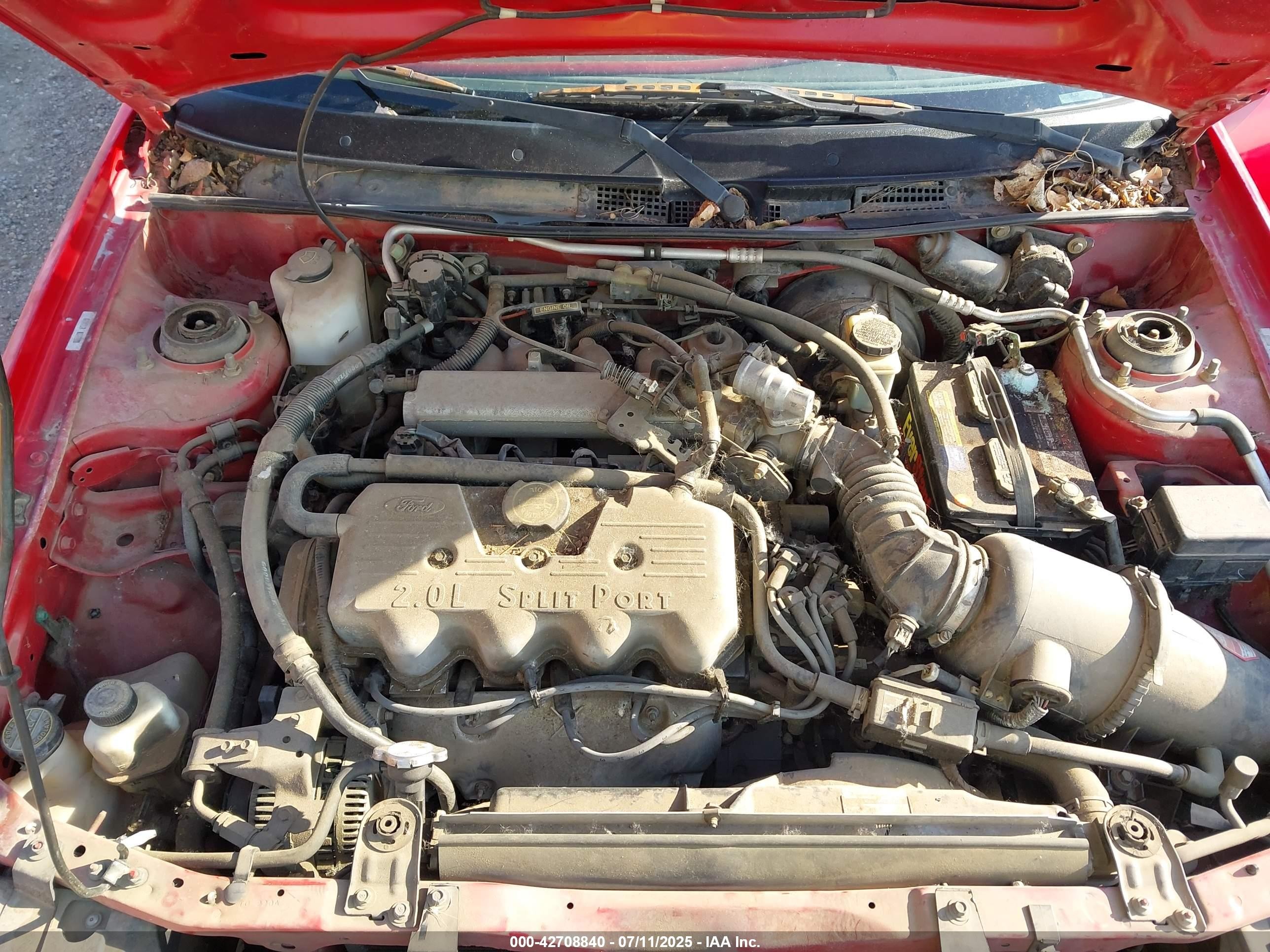 2000 Ford Escort   Red vin: 3FAFP13P5YR259721