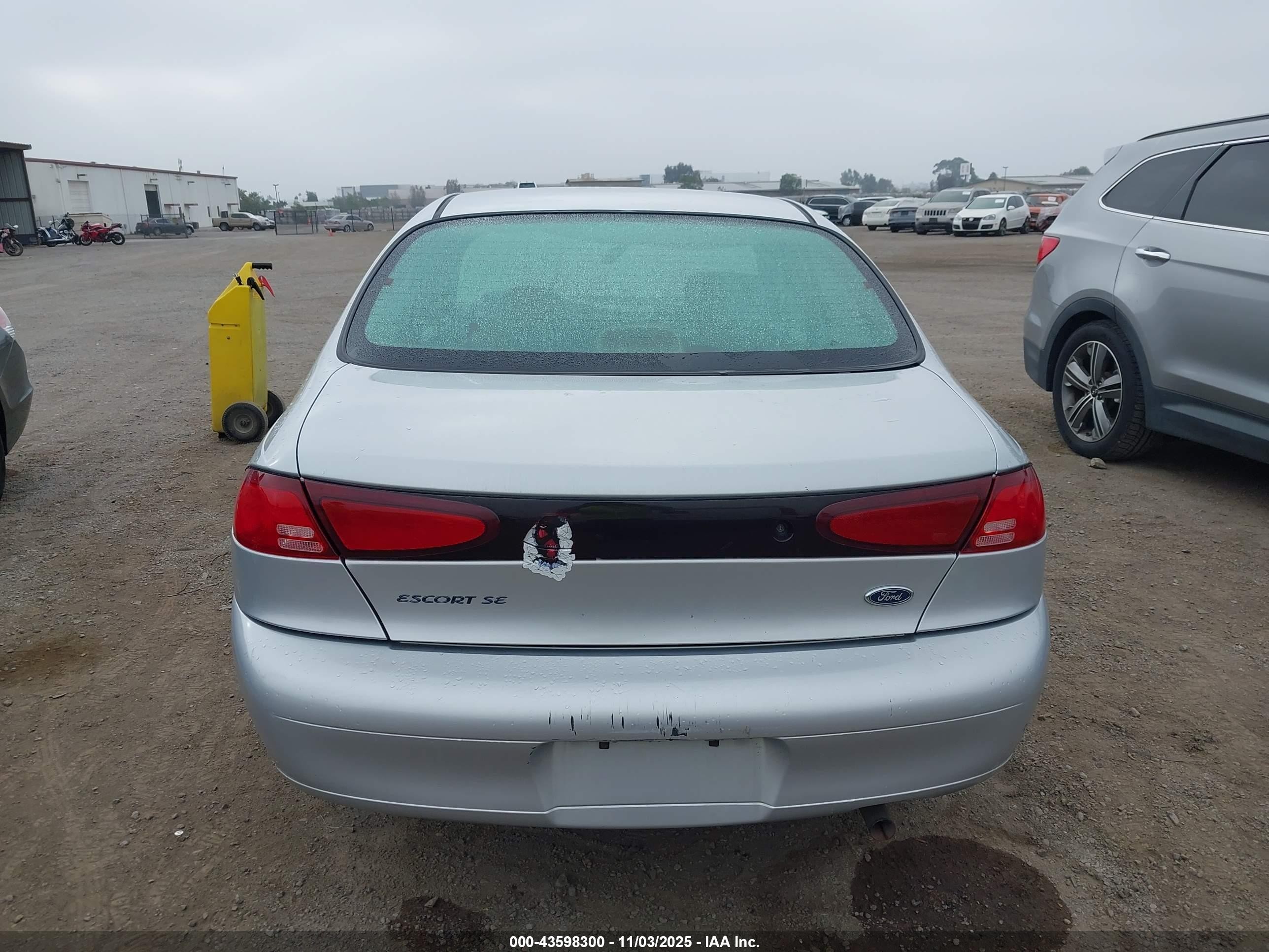 2001 Ford Escort   Silver vin: 3FAFP13P61R155907