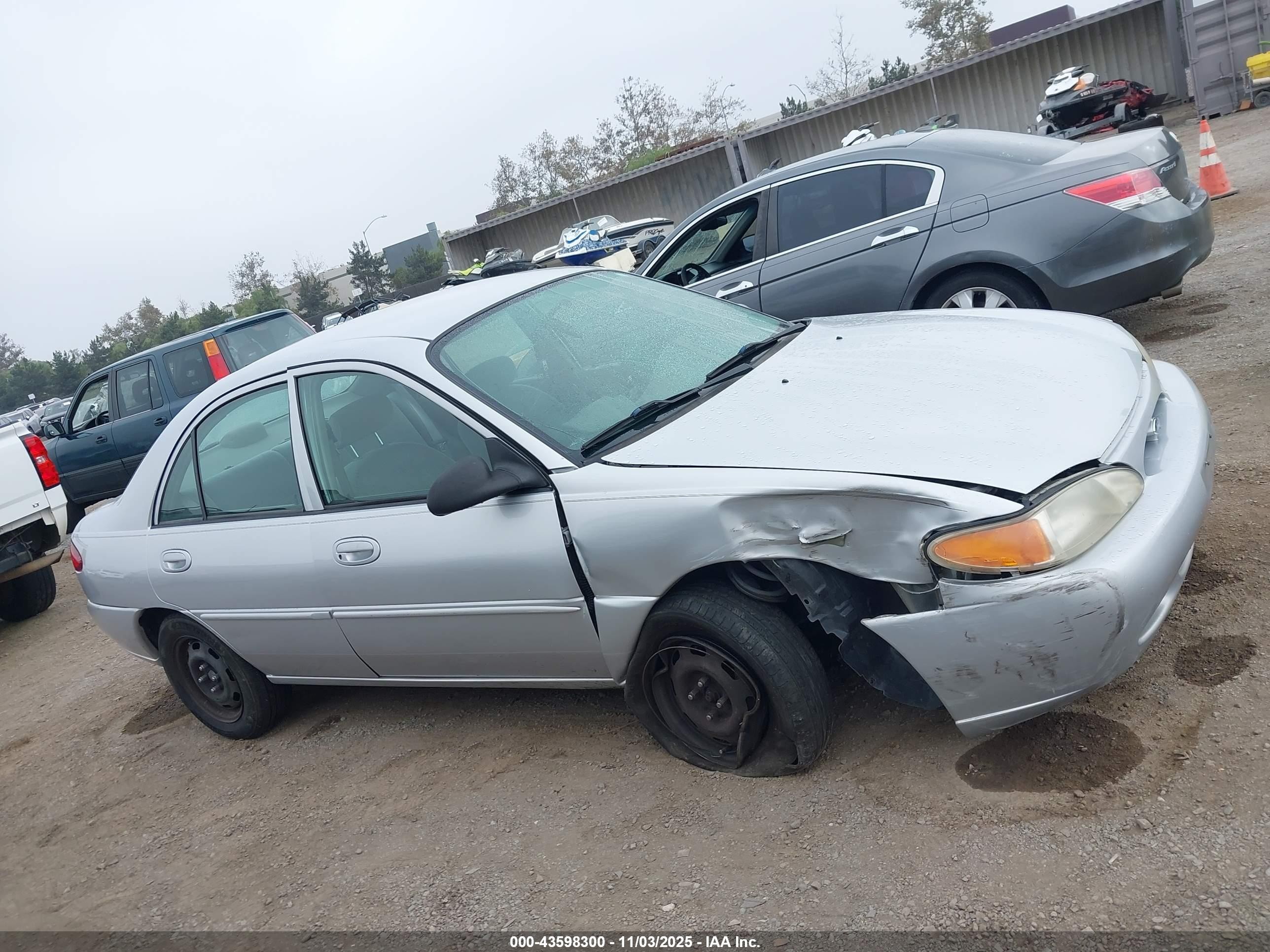 2001 Ford Escort   Silver vin: 3FAFP13P61R155907