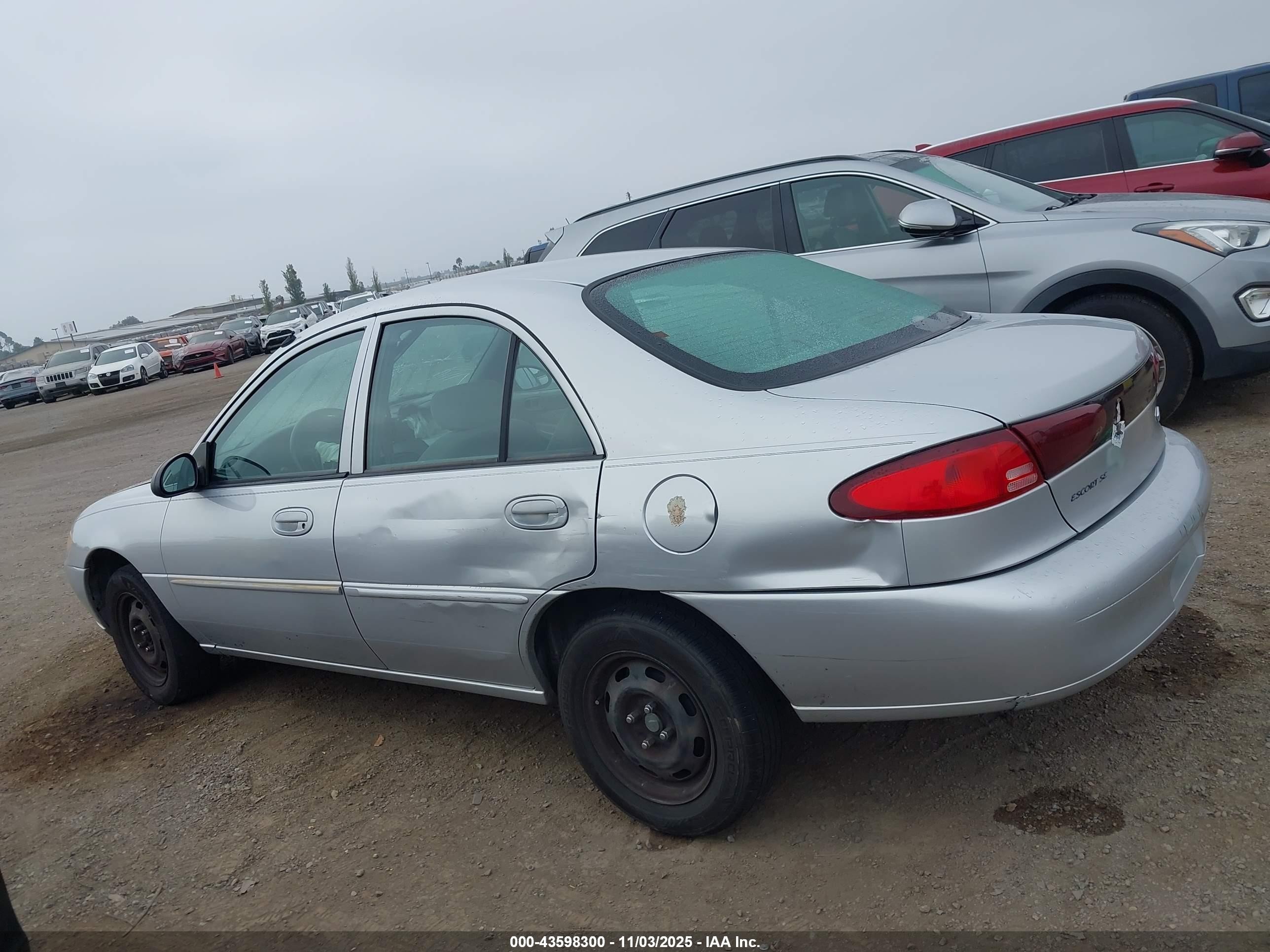 2001 Ford Escort   Silver vin: 3FAFP13P61R155907