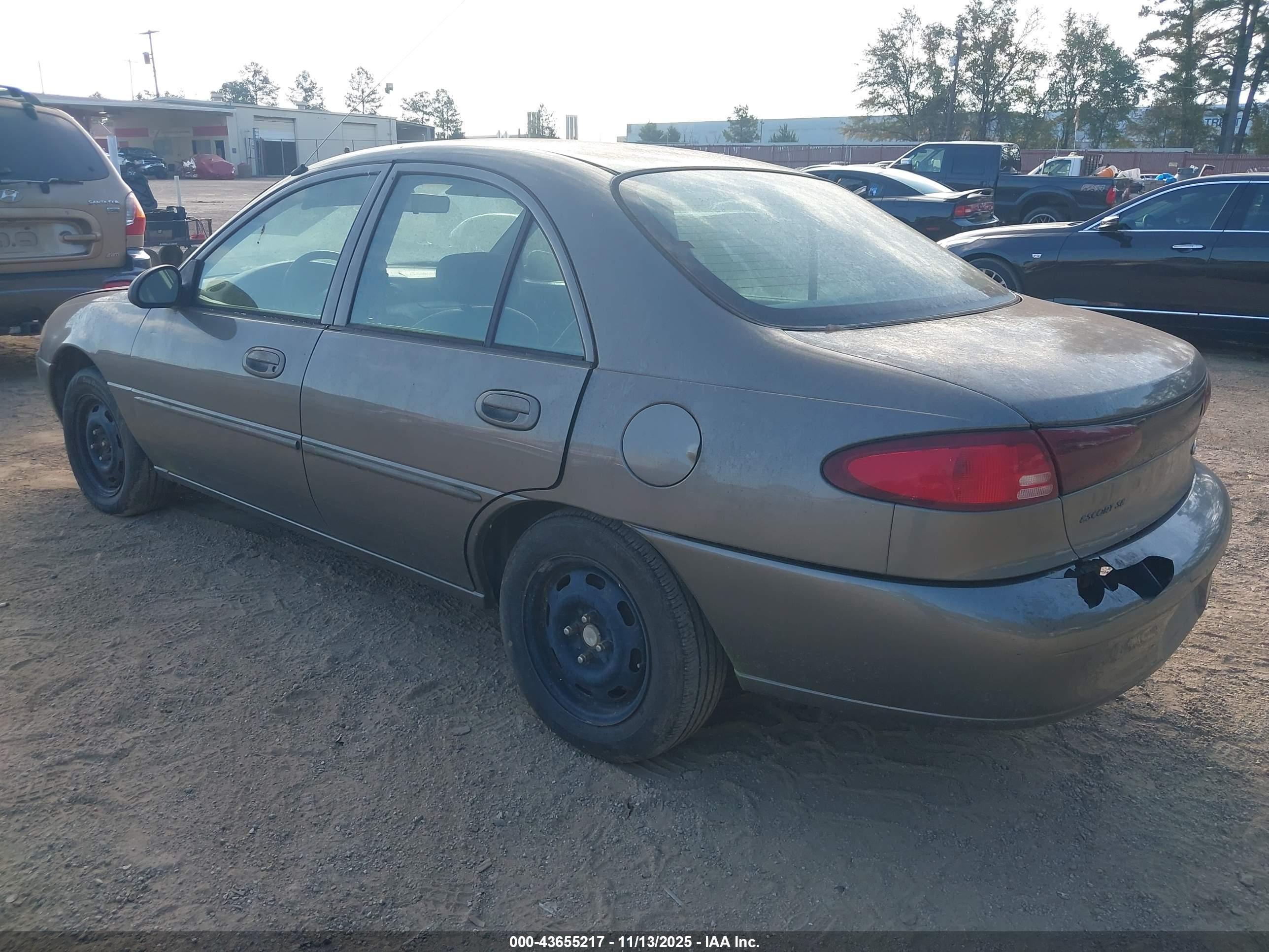 2001 Ford Escort   Brown vin: 3FAFP13P61R225177