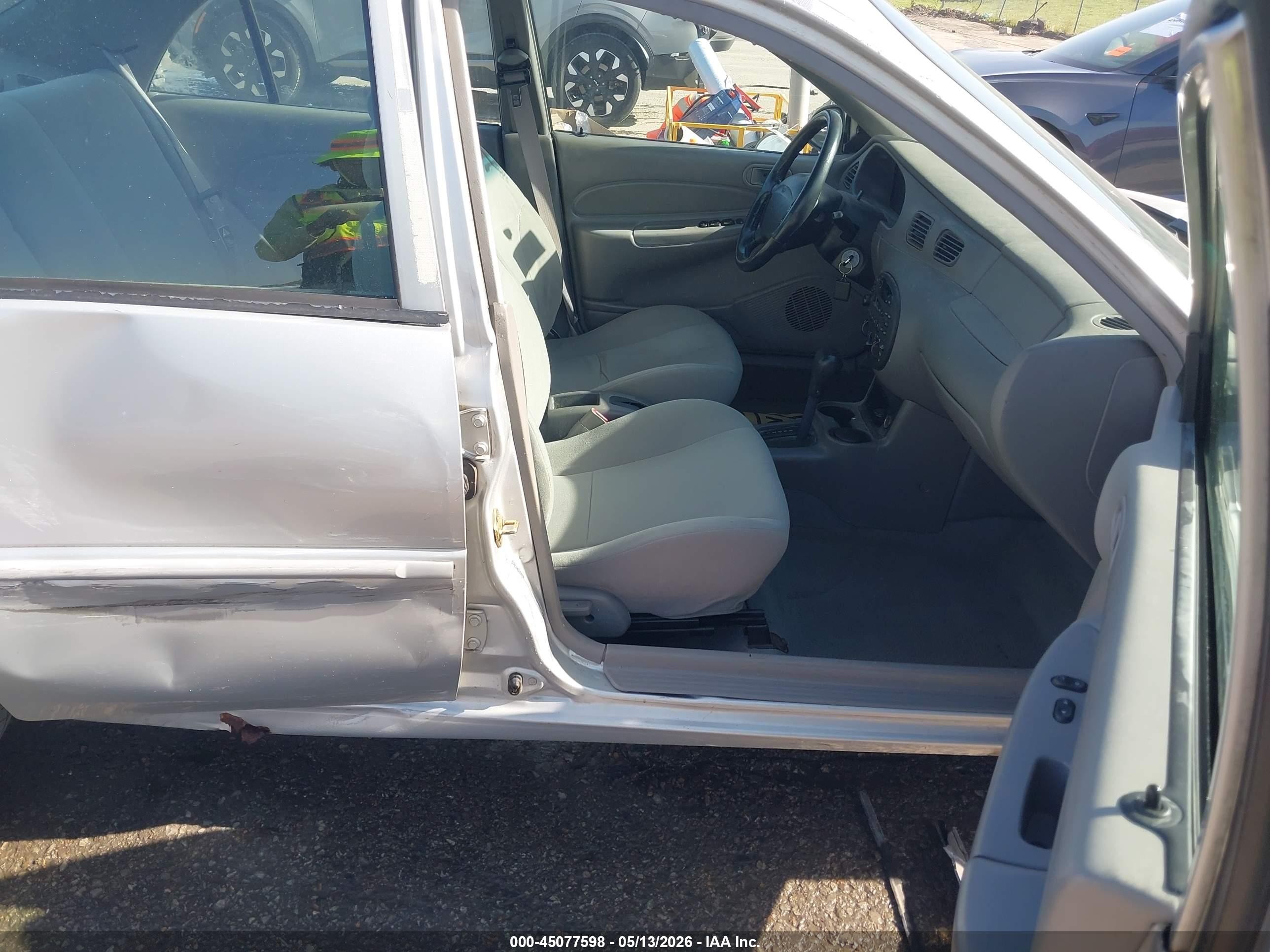 2002 Ford Escort Fleet Silver vin: 3FAFP13P72R122738