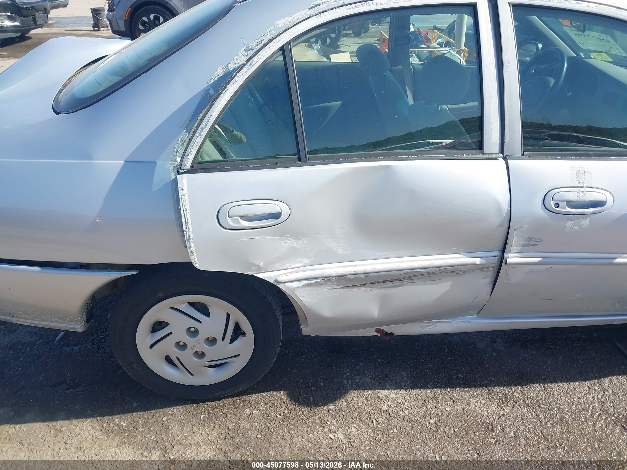 2002 Ford Escort Fleet Silver vin: 3FAFP13P72R122738