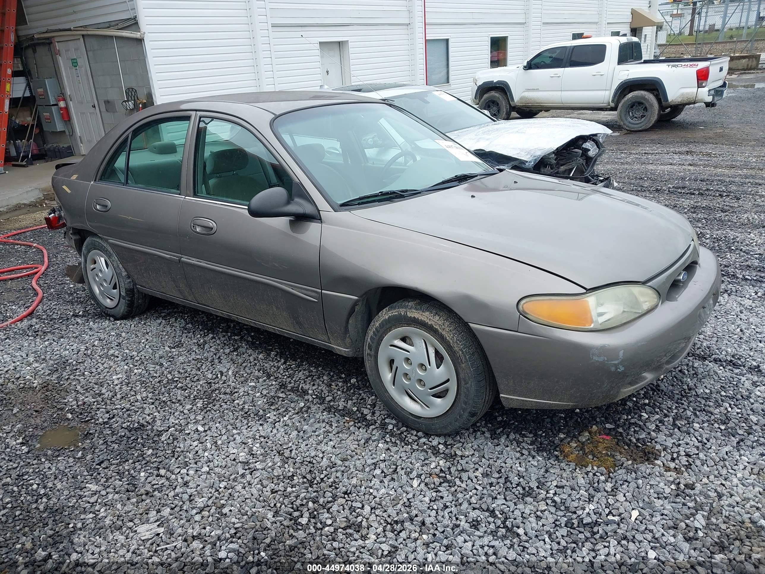 2002 Ford Escort Fleet Champagne vin: 3FAFP13P82R211606