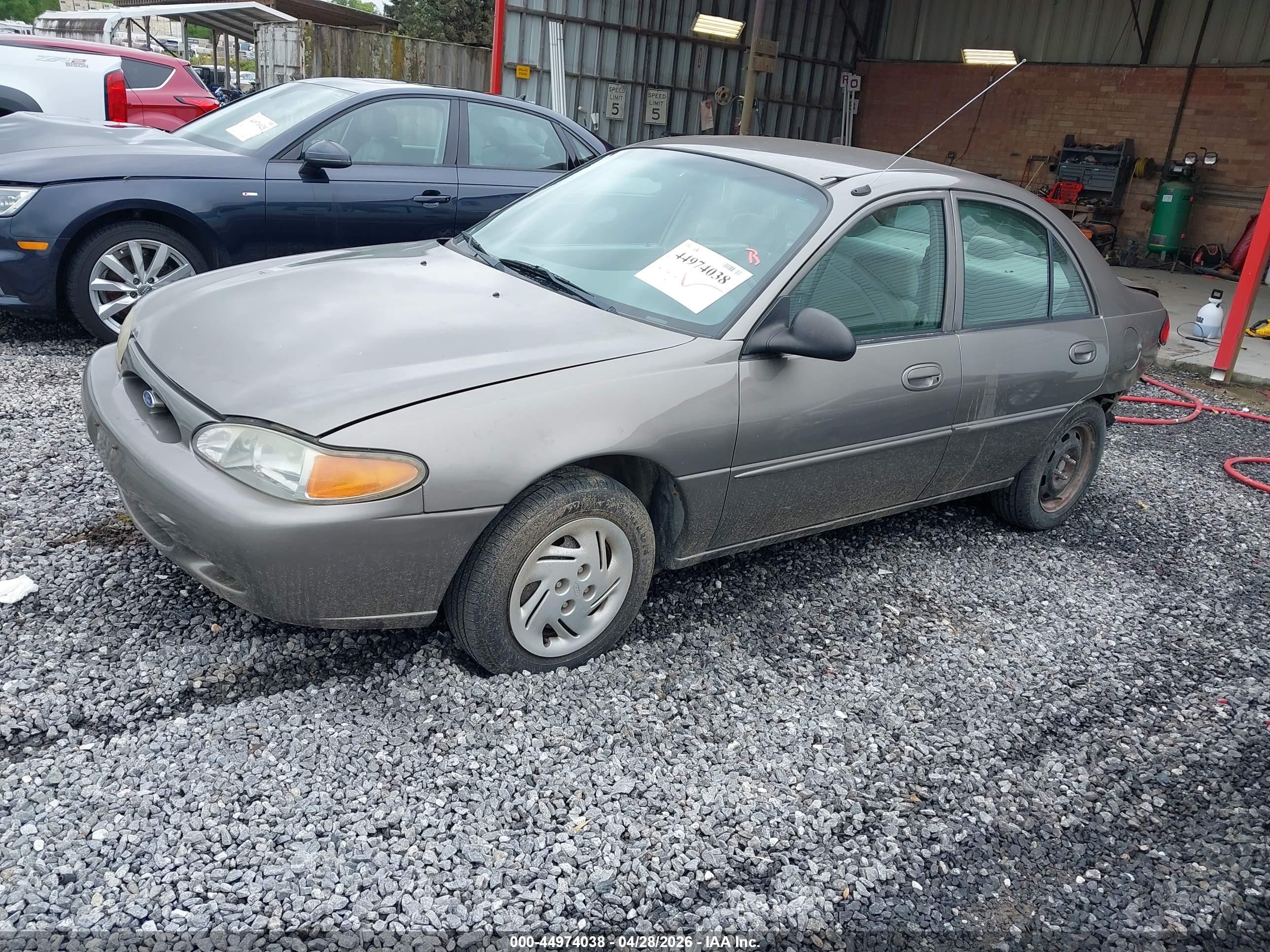 2002 Ford Escort Fleet Champagne vin: 3FAFP13P82R211606
