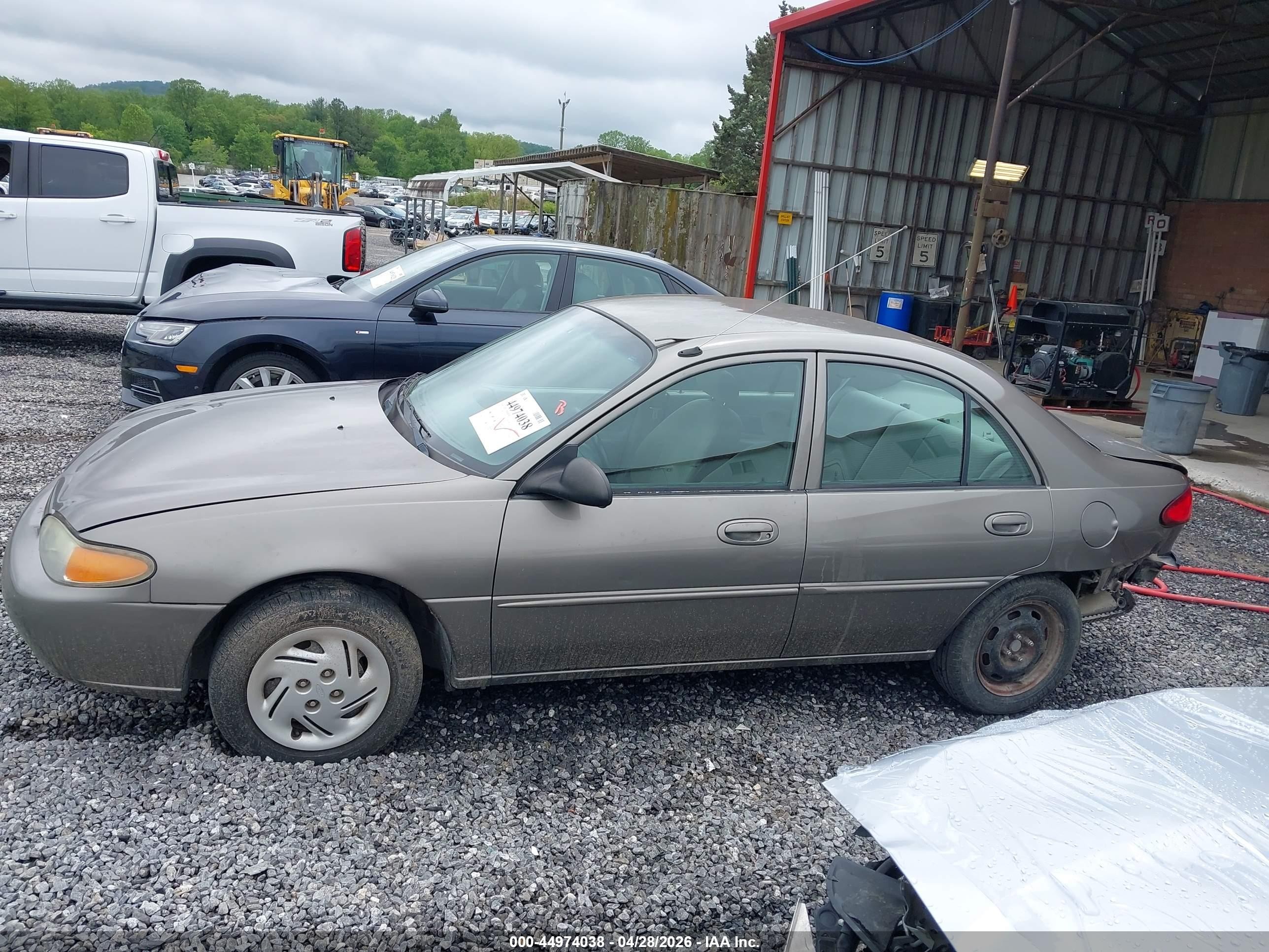 2002 Ford Escort Fleet Champagne vin: 3FAFP13P82R211606