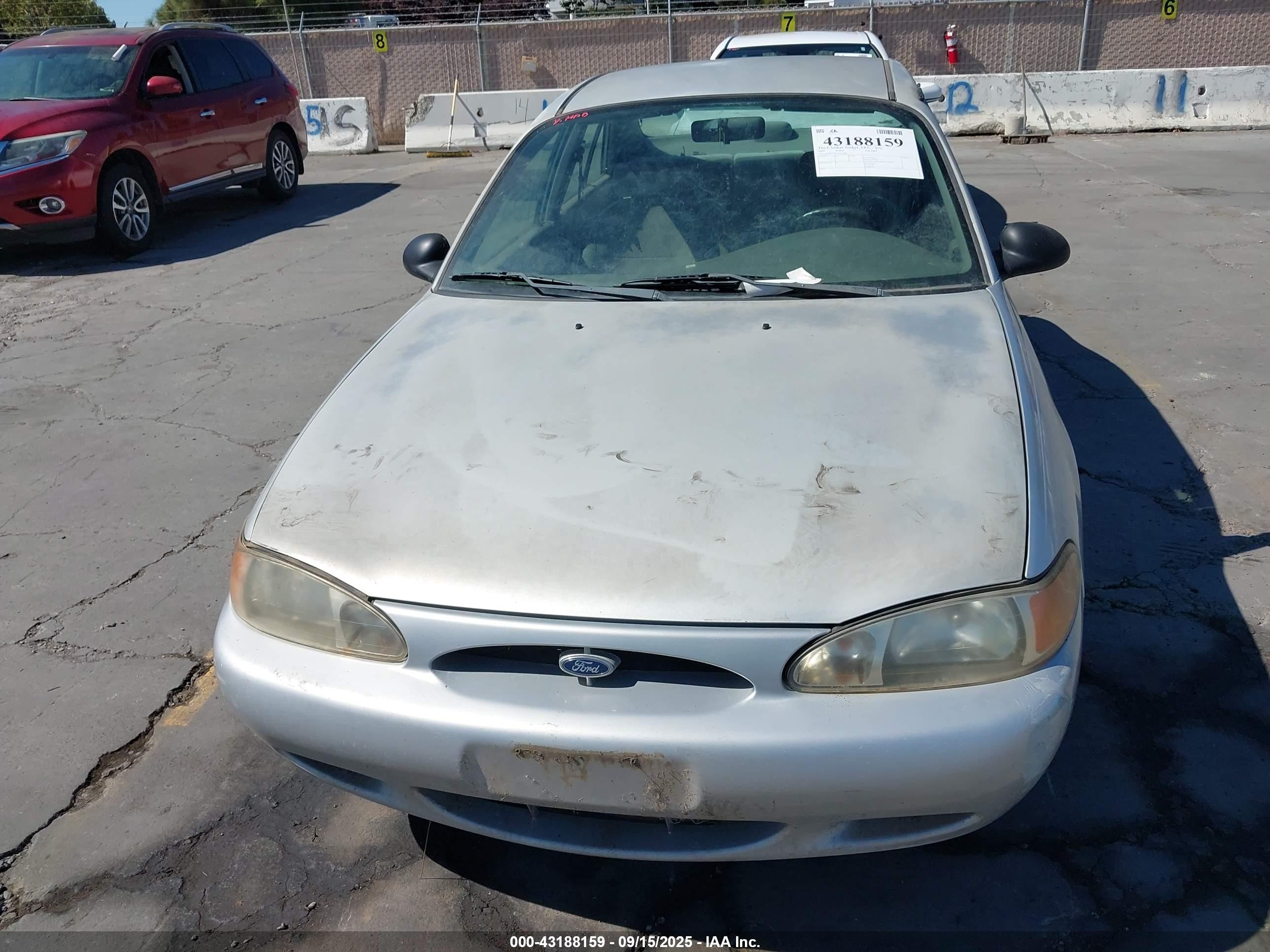 2000 Ford Escort   Silver vin: 3FAFP13P8YR233680