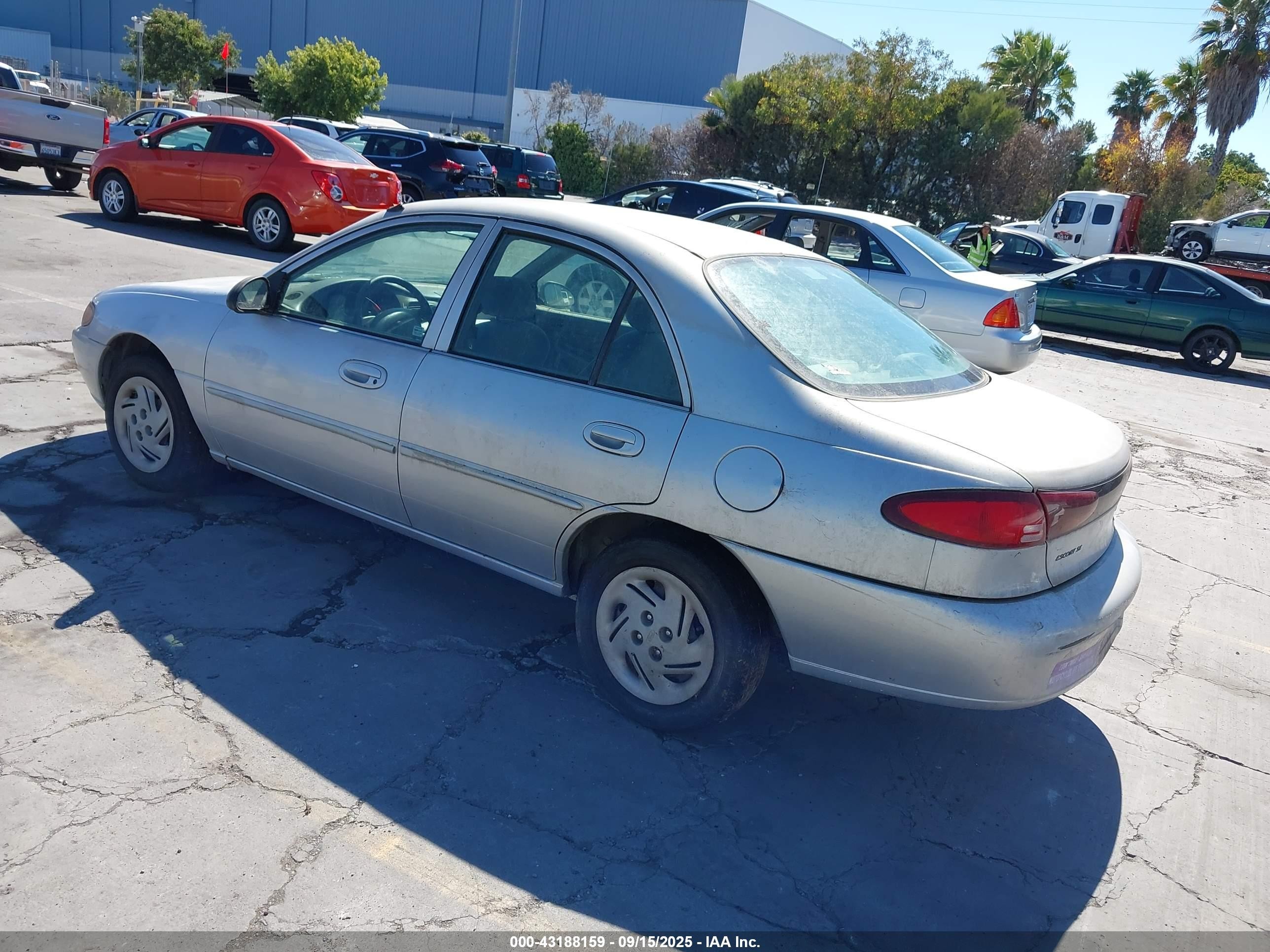 2000 Ford Escort   Silver vin: 3FAFP13P8YR233680