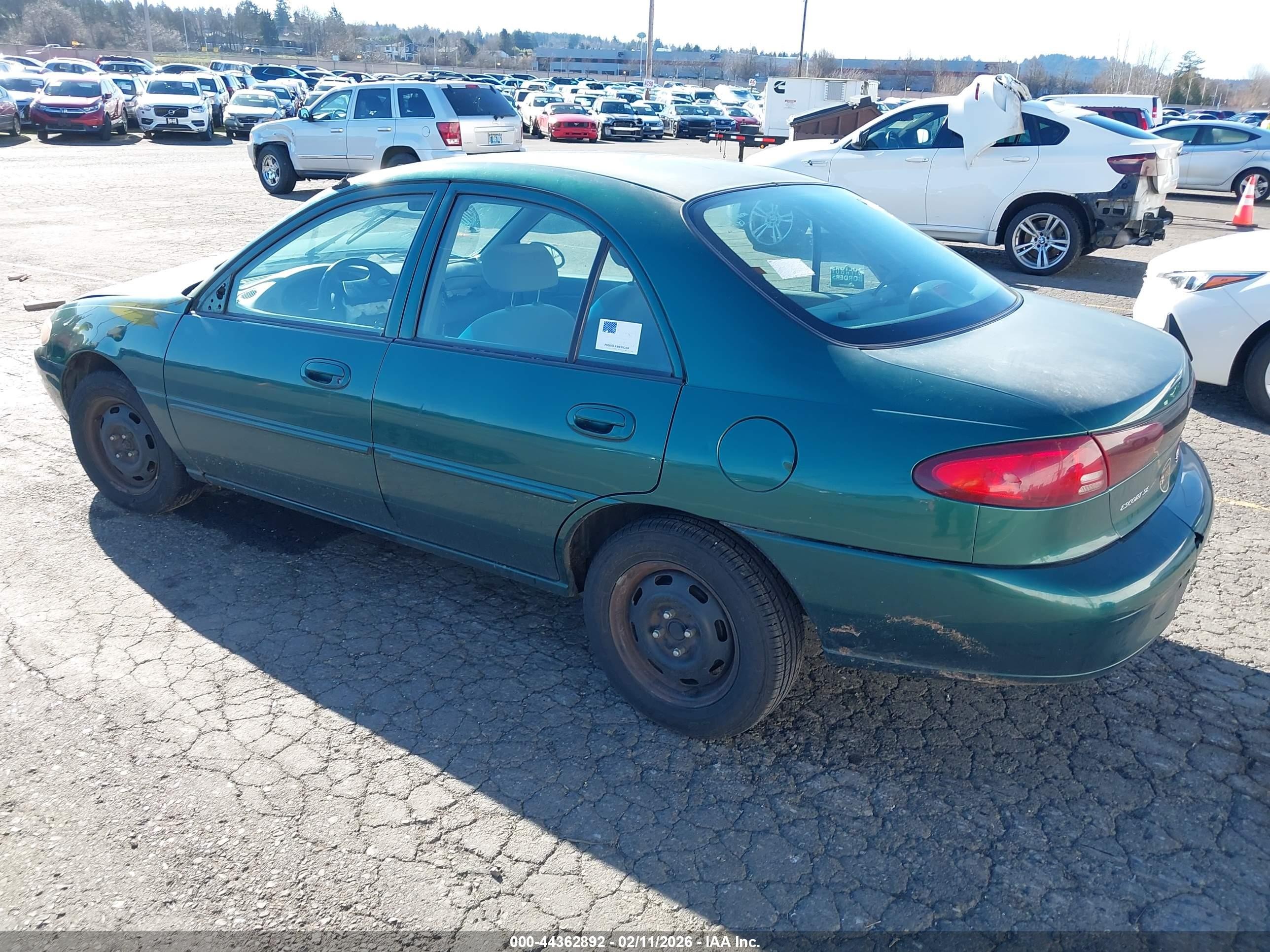 2001 Ford Escort   Green vin: 3FAFP13P91R137689
