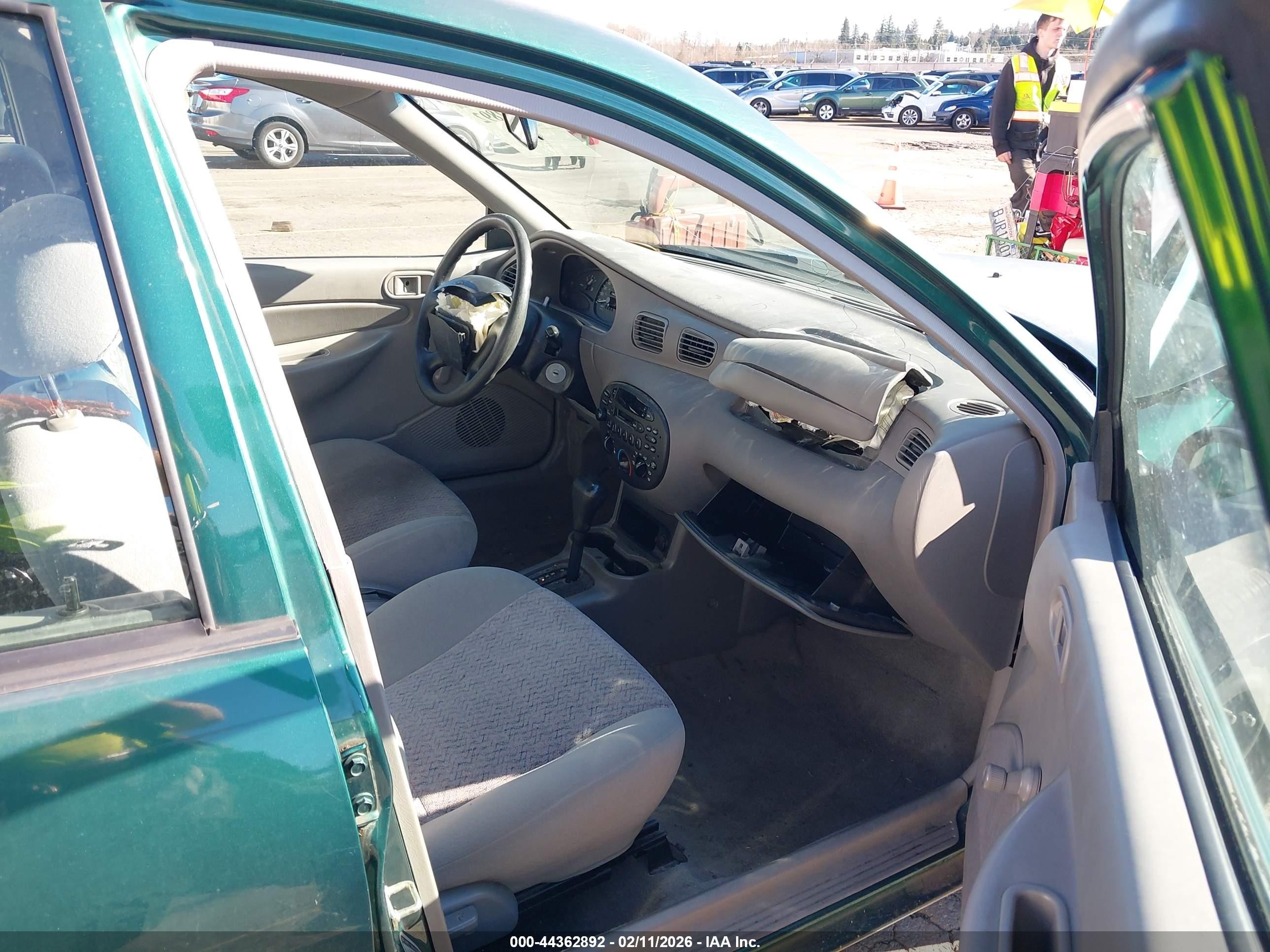 2001 Ford Escort   Green vin: 3FAFP13P91R137689