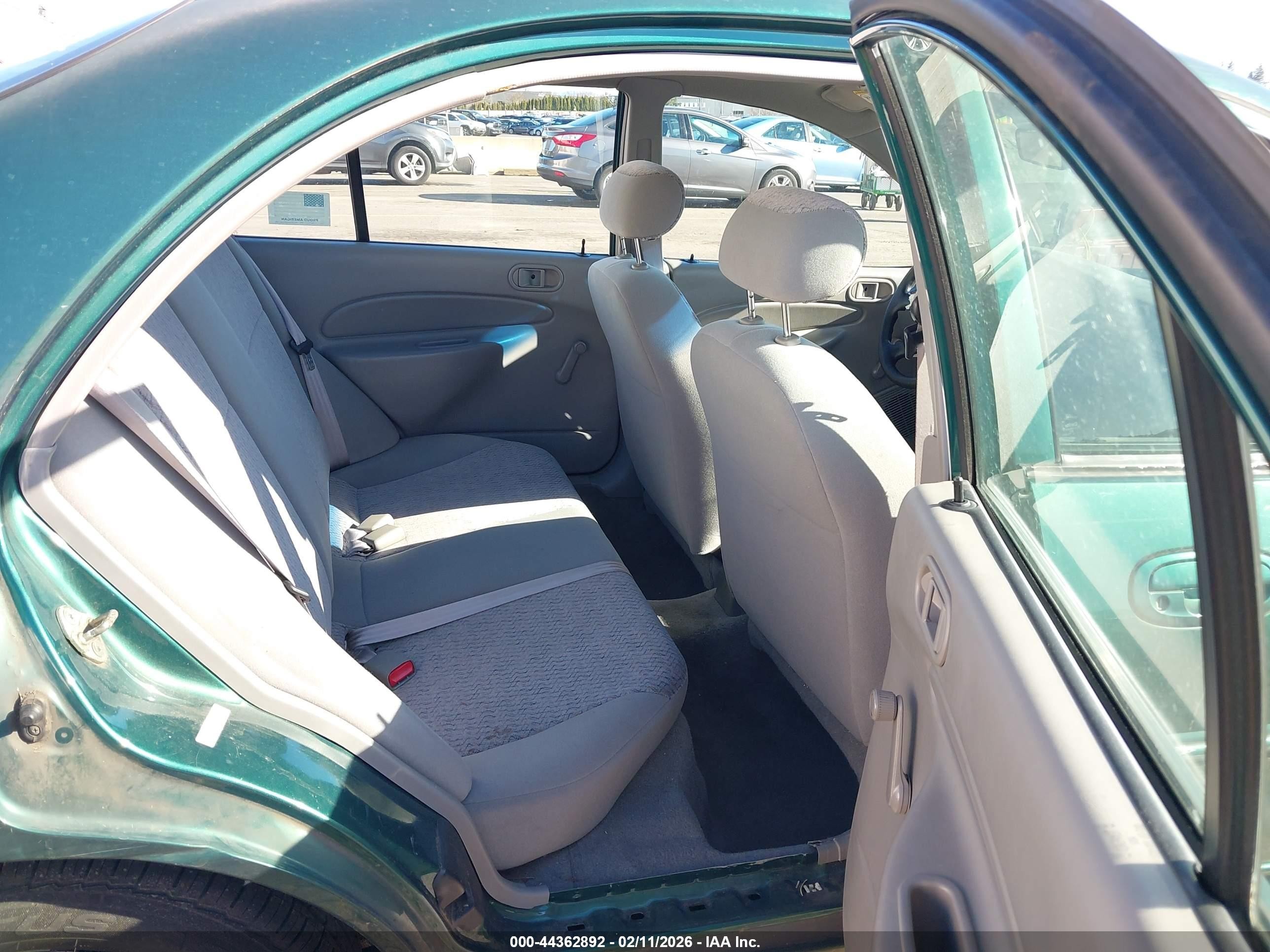2001 Ford Escort   Green vin: 3FAFP13P91R137689