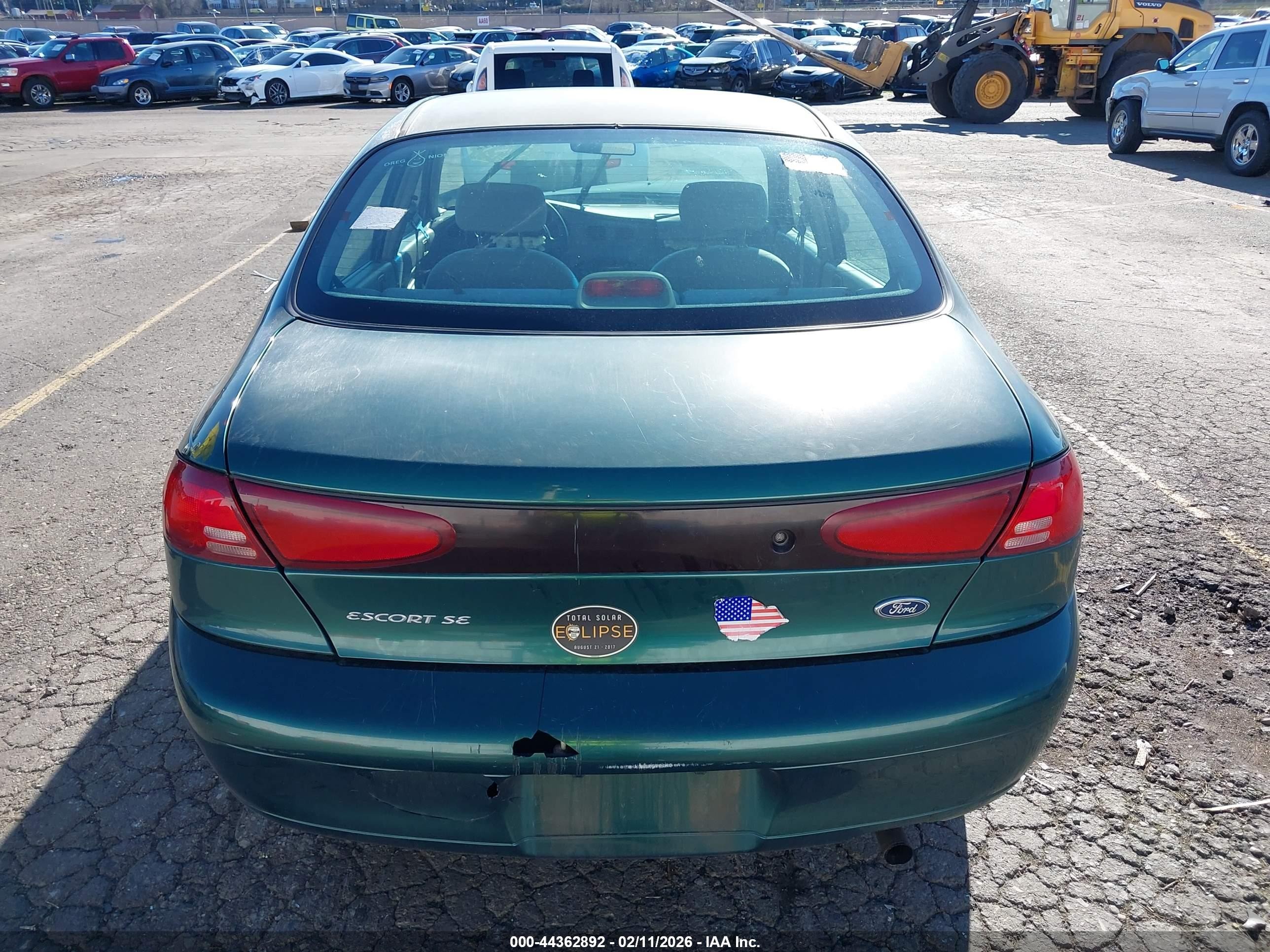 2001 Ford Escort   Green vin: 3FAFP13P91R137689