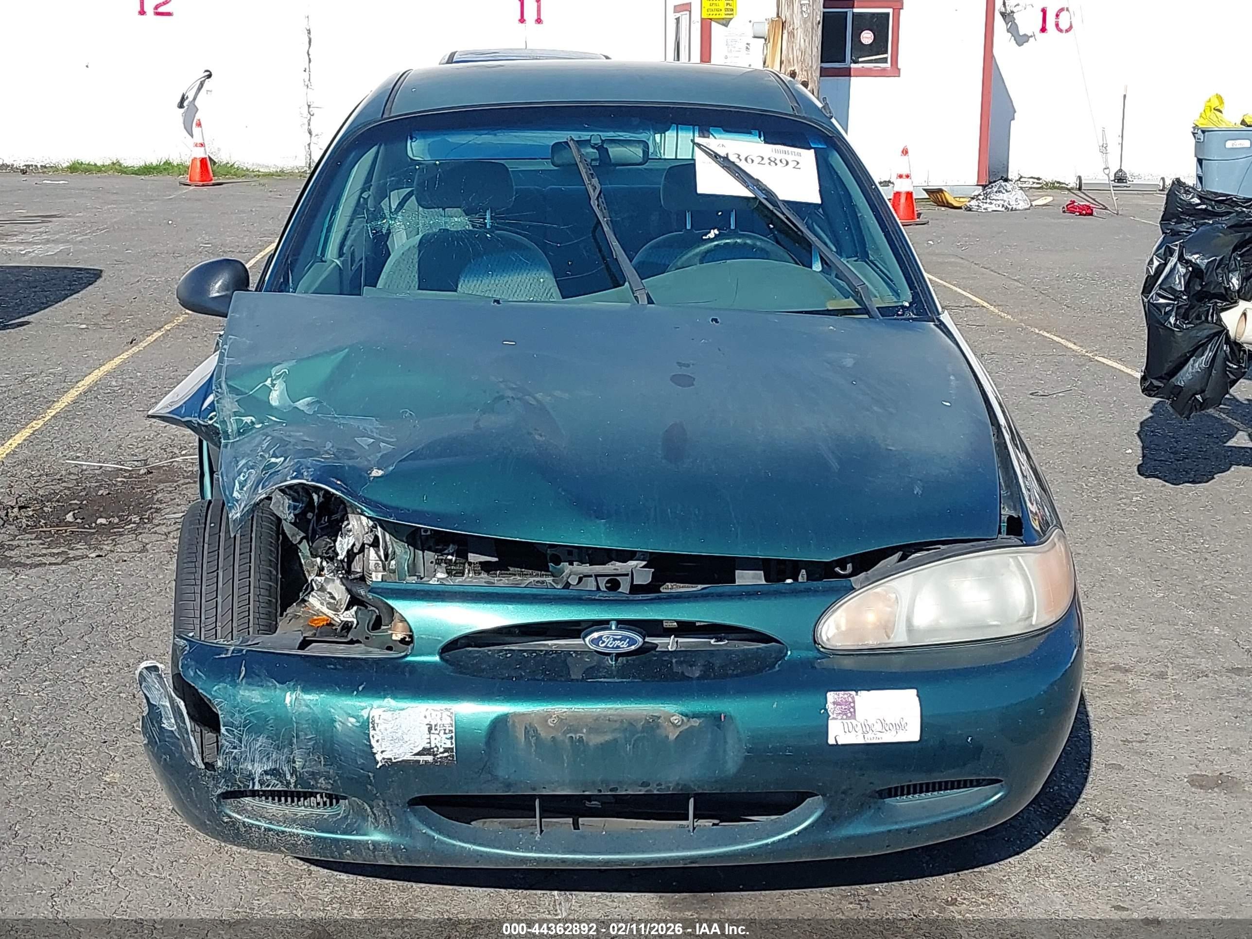 2001 Ford Escort   Green vin: 3FAFP13P91R137689