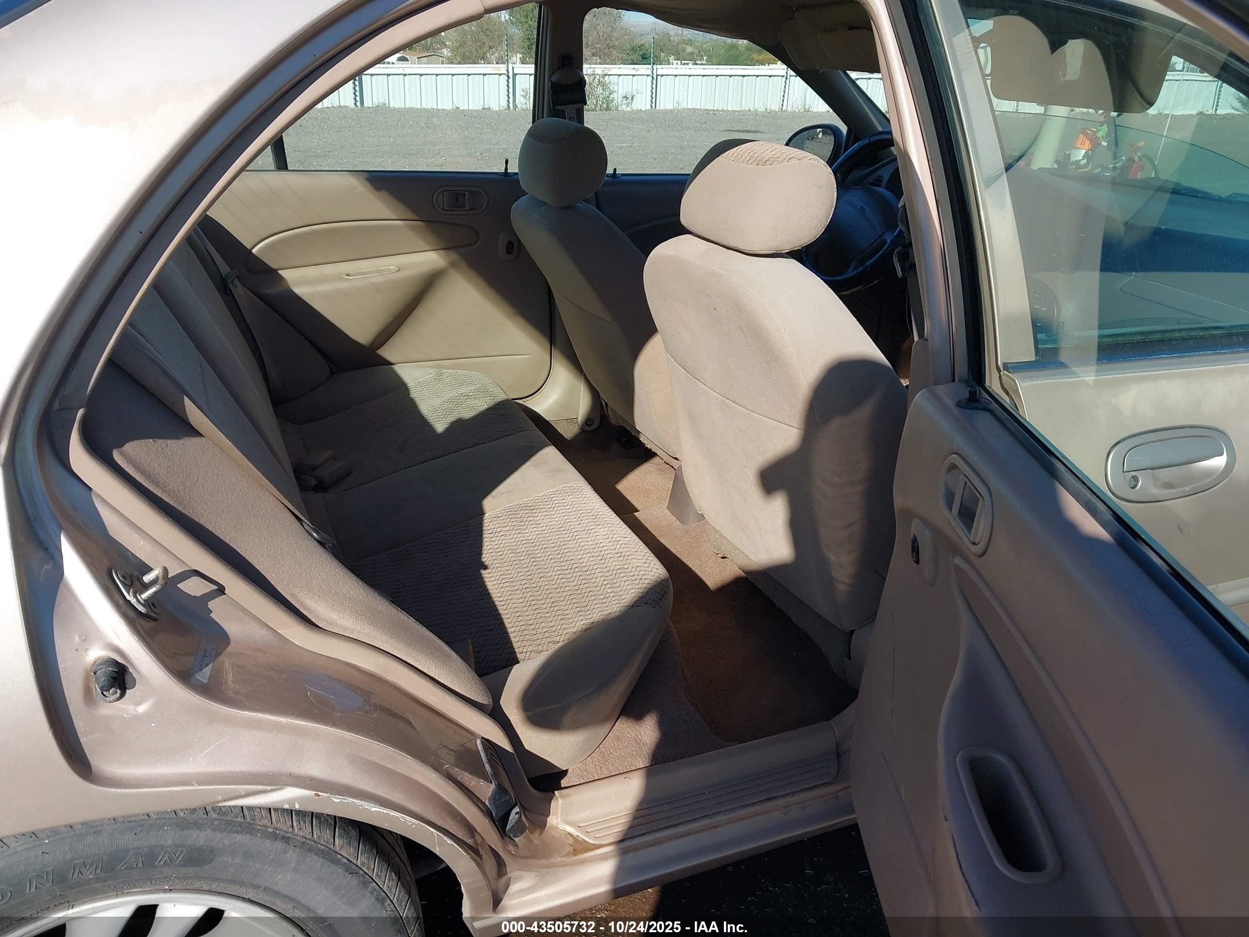 2000 Ford Escort   Tan vin: 3FAFP13P9YR208934