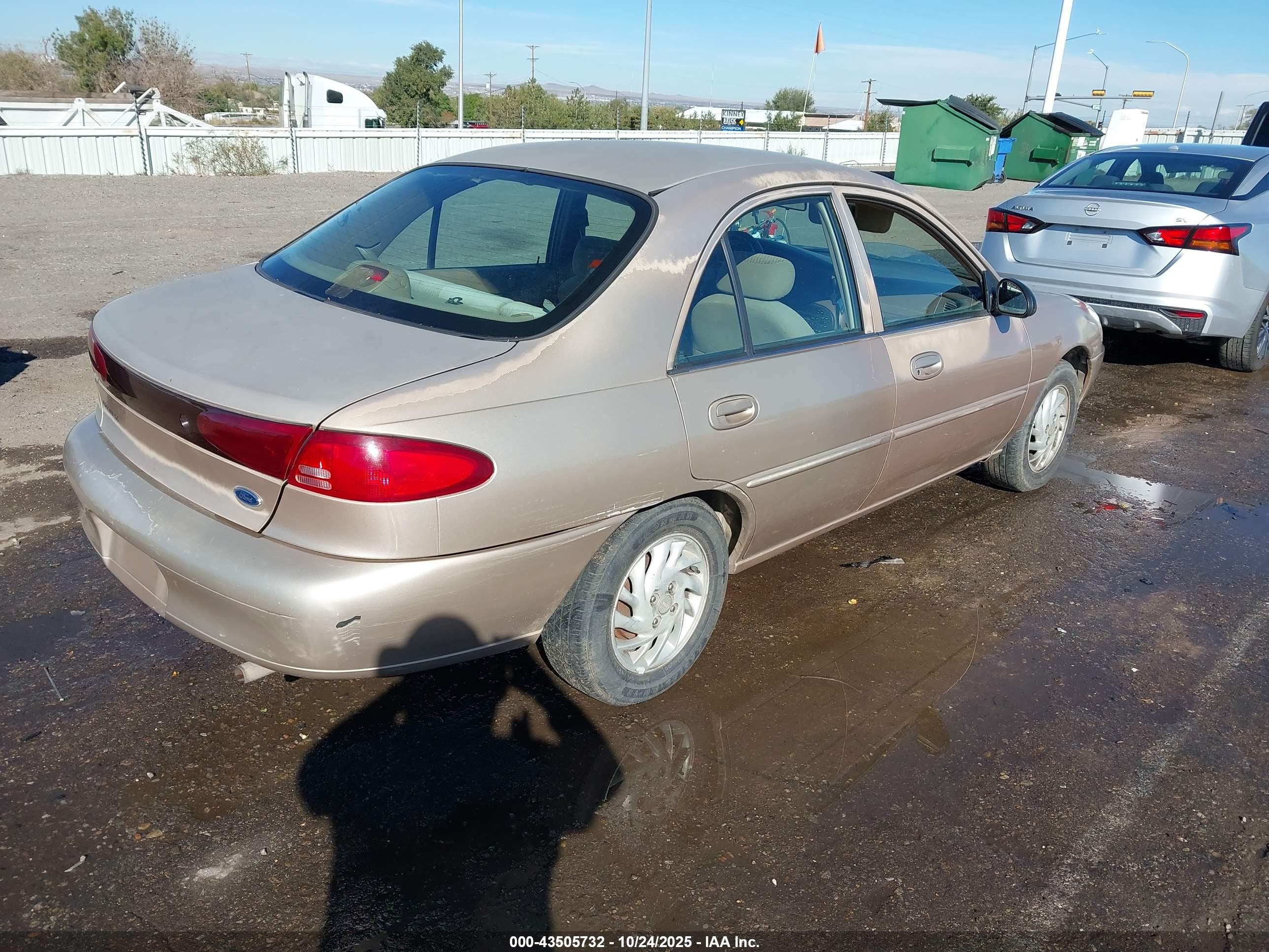 2000 Ford Escort   Tan vin: 3FAFP13P9YR208934