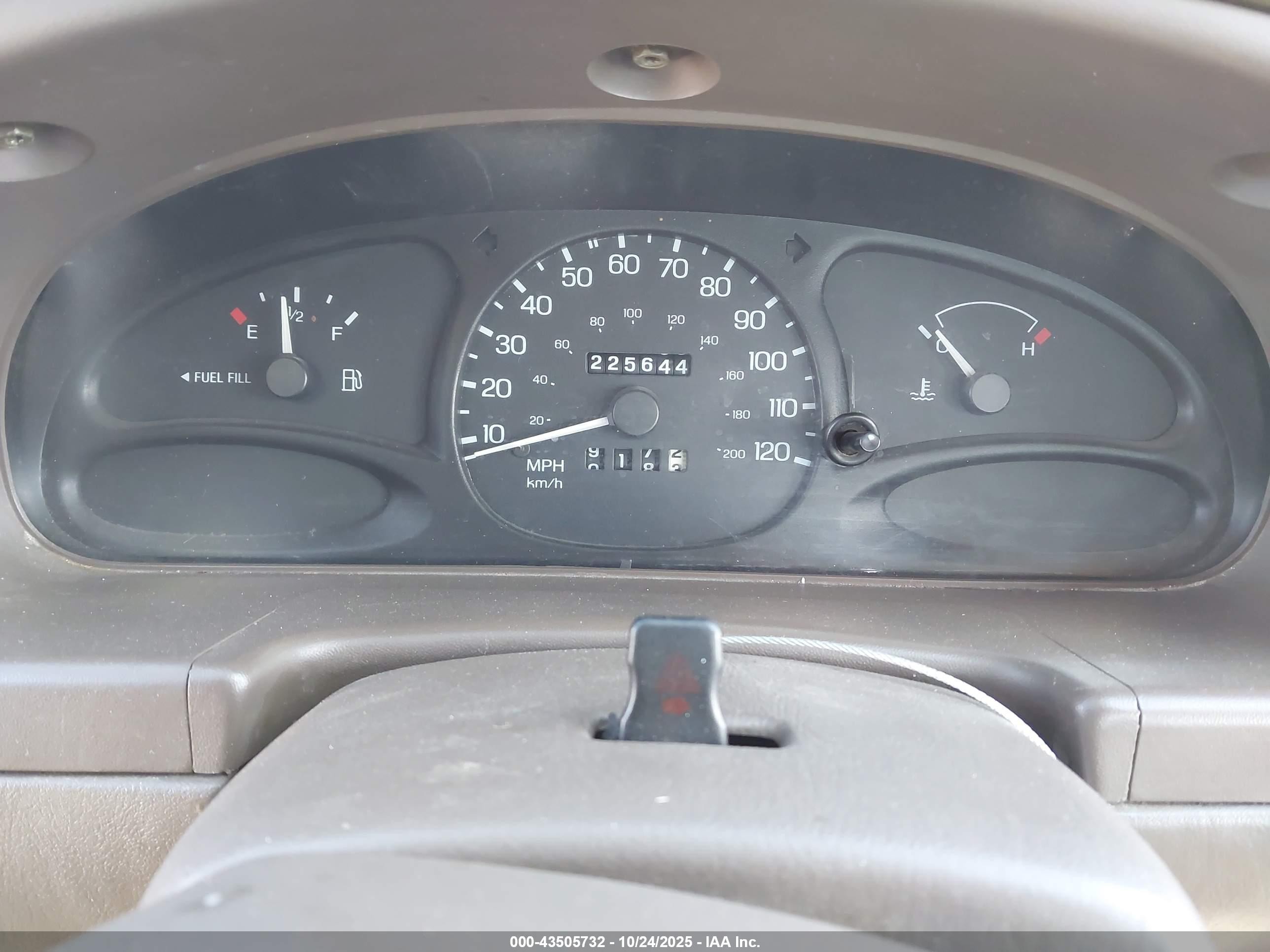 2000 Ford Escort   Tan vin: 3FAFP13P9YR208934