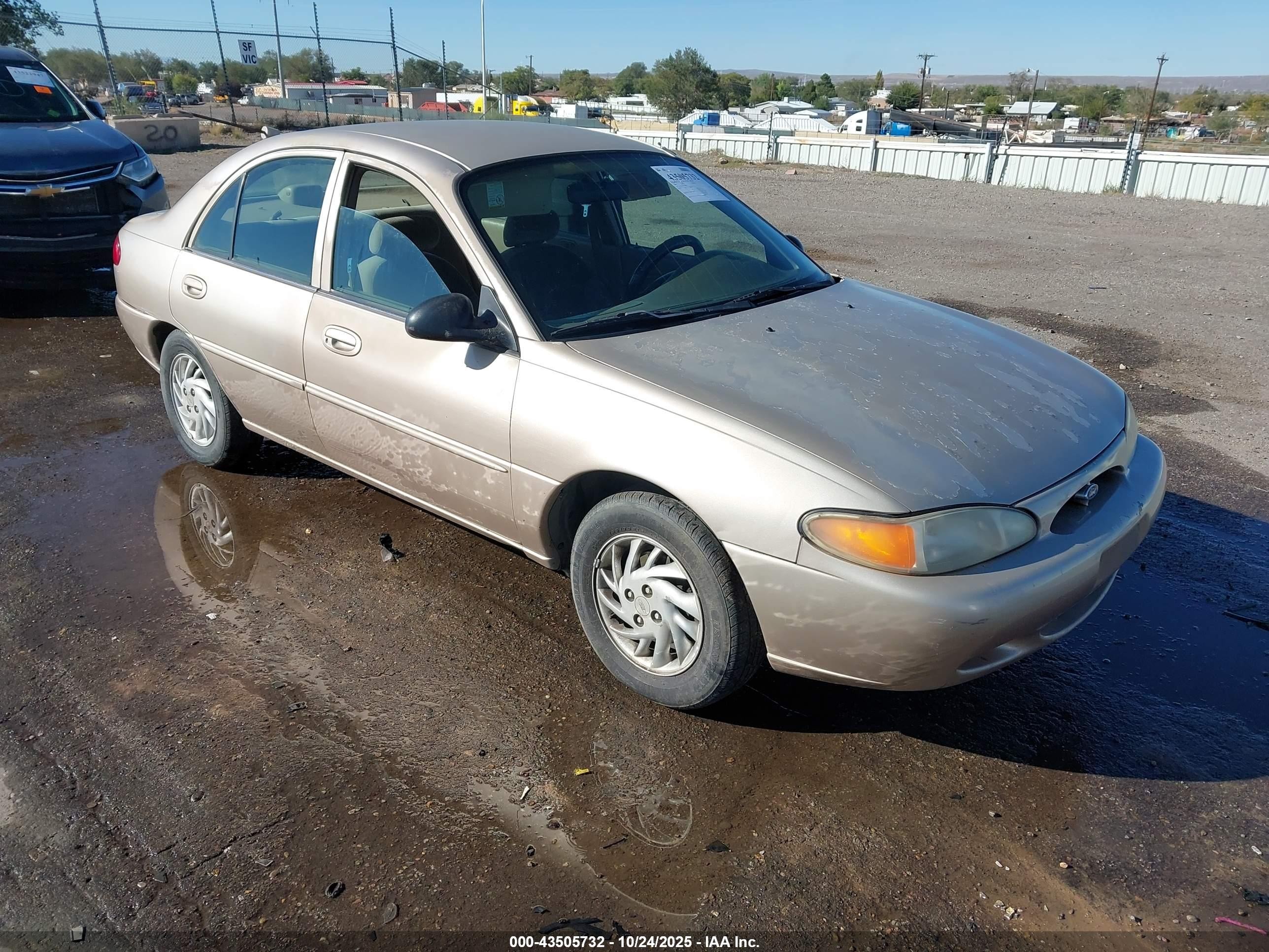 2000 Ford Escort   Tan vin: 3FAFP13P9YR208934
