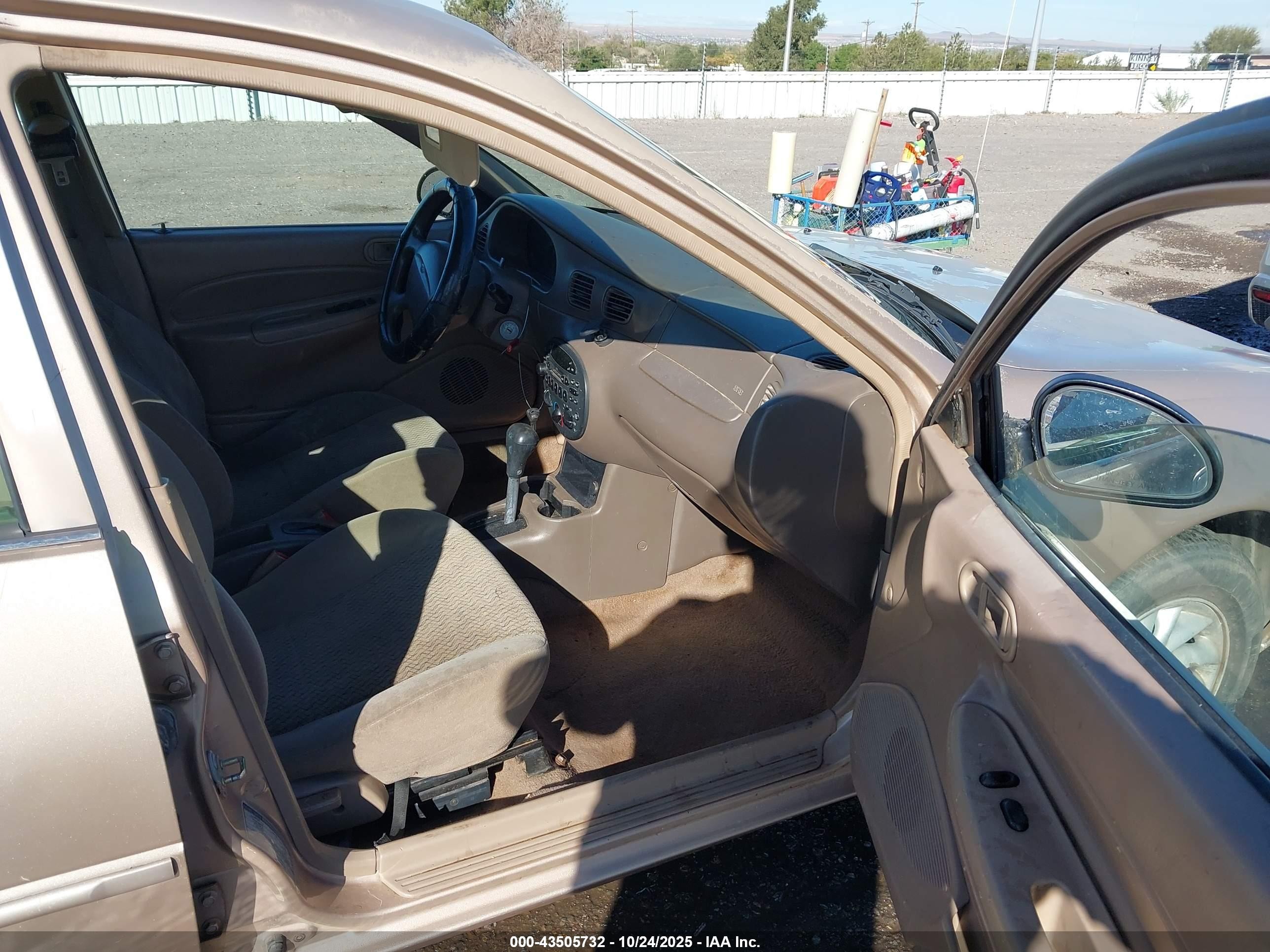 2000 Ford Escort   Tan vin: 3FAFP13P9YR208934