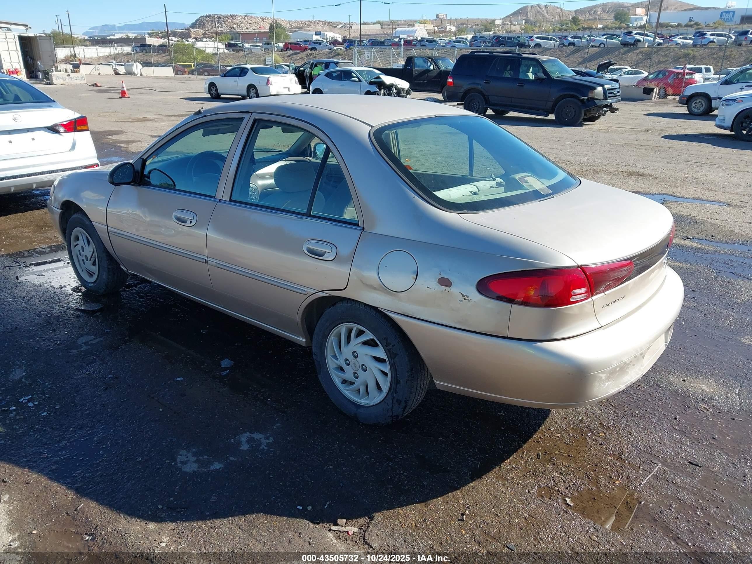 2000 Ford Escort   Tan vin: 3FAFP13P9YR208934