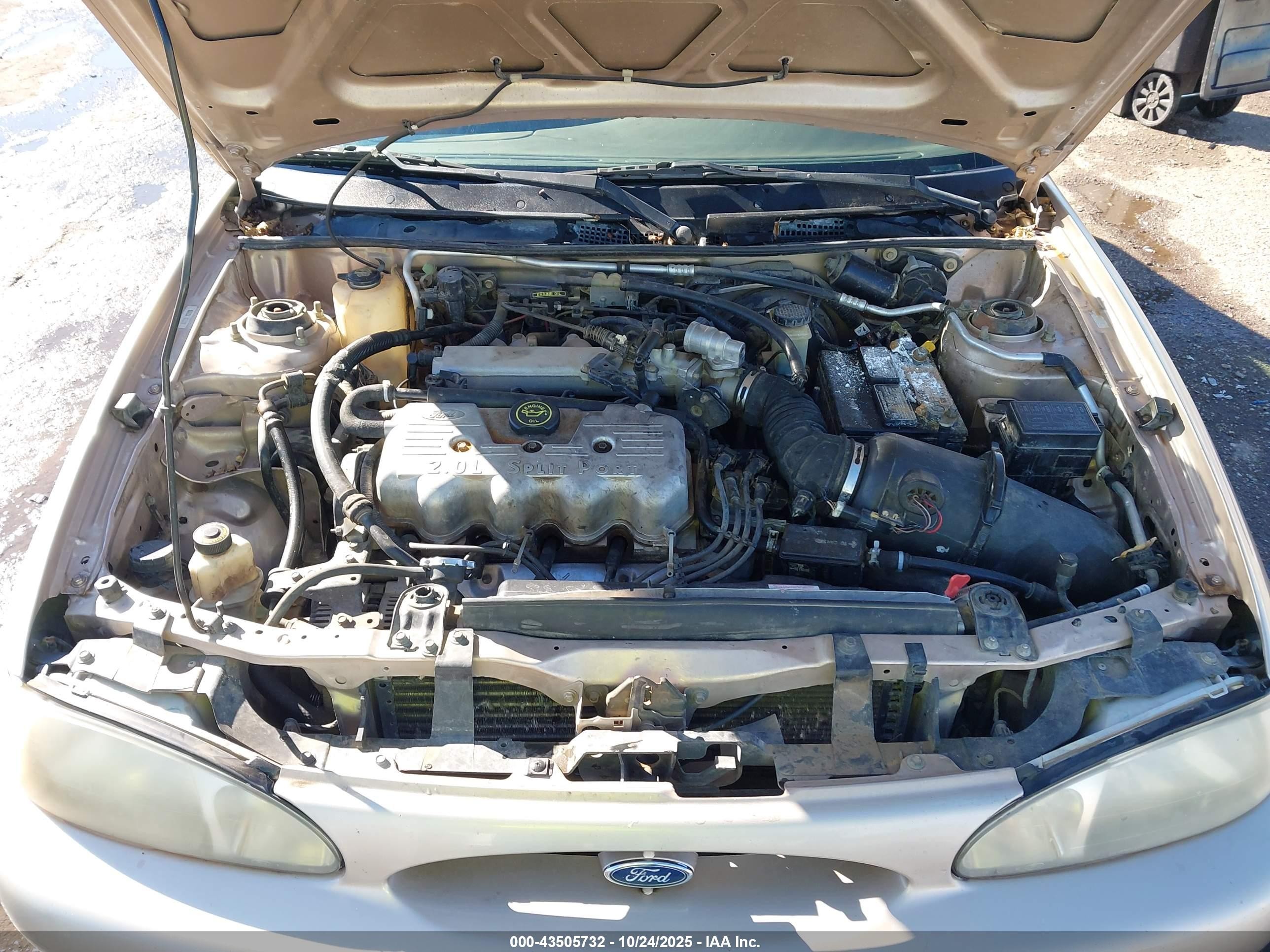 2000 Ford Escort   Tan vin: 3FAFP13P9YR208934