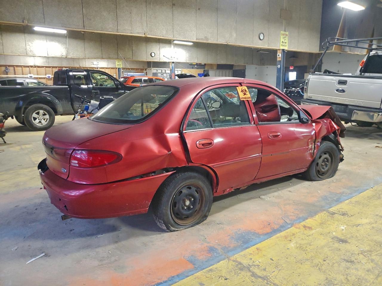 2000 Ford Escort Red vin: 3FAFP13PXYR259178