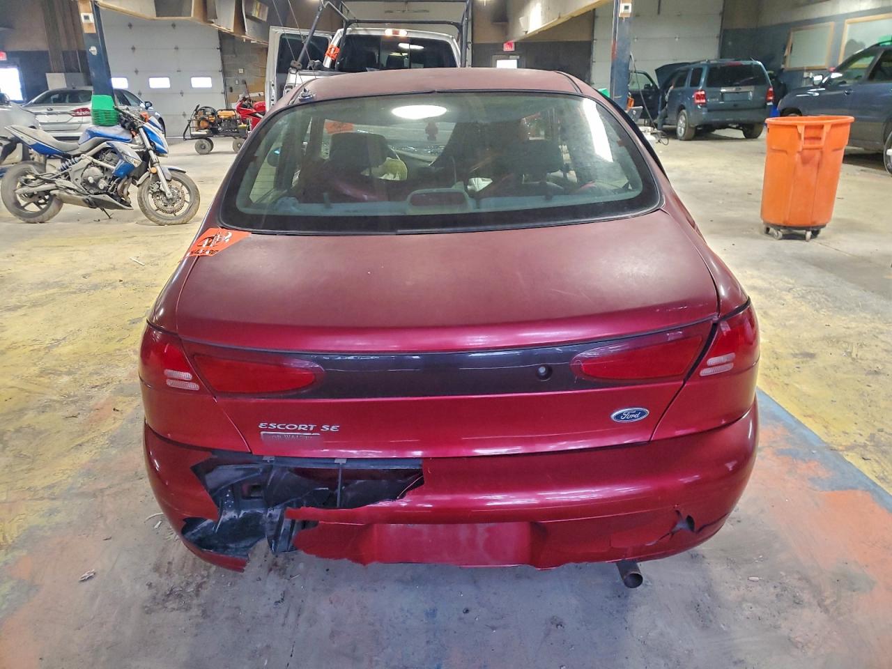2000 Ford Escort Red vin: 3FAFP13PXYR259178