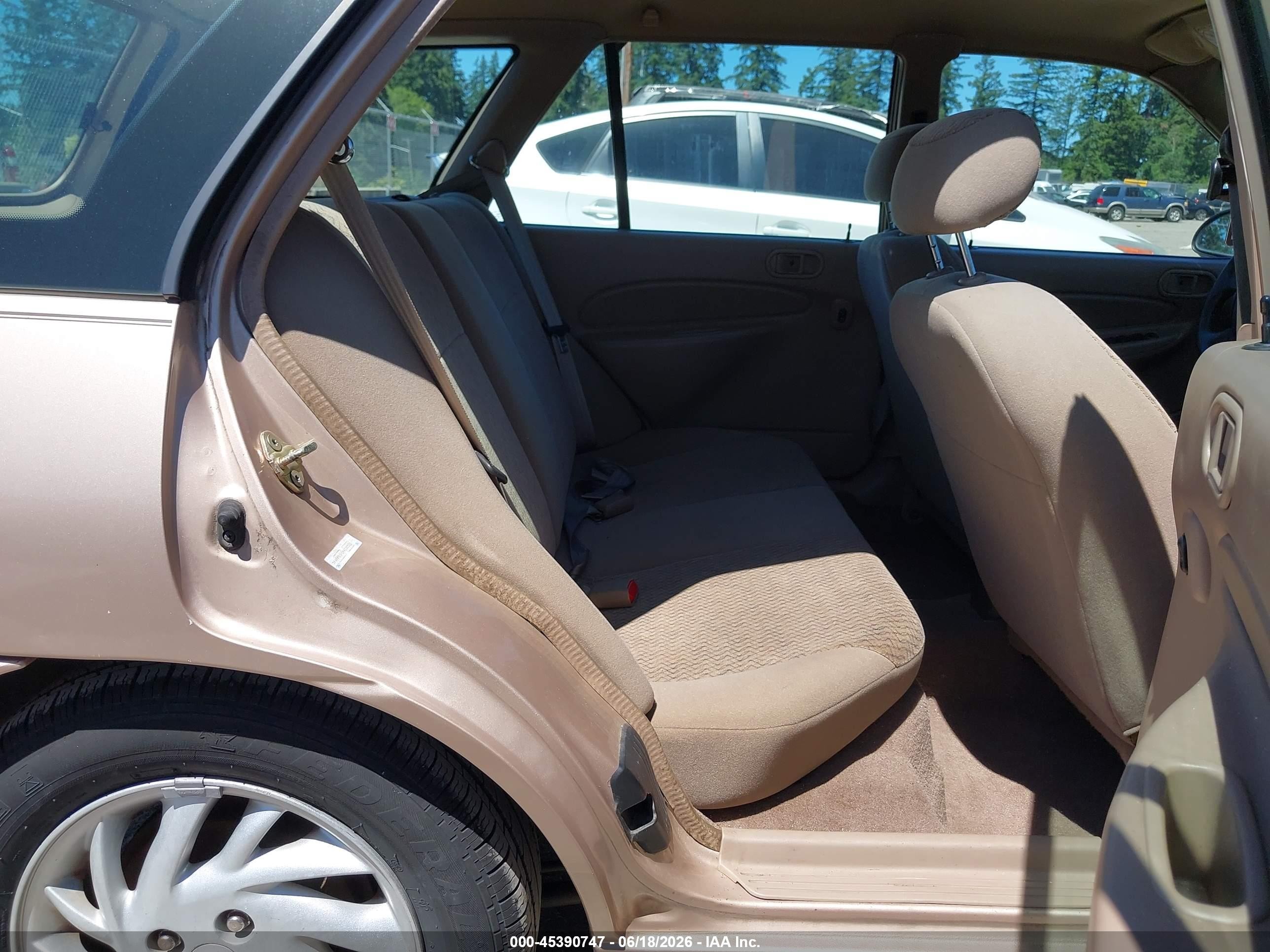 1999 Ford Escort Se Gold vin: 3FAFP15P1XR170238
