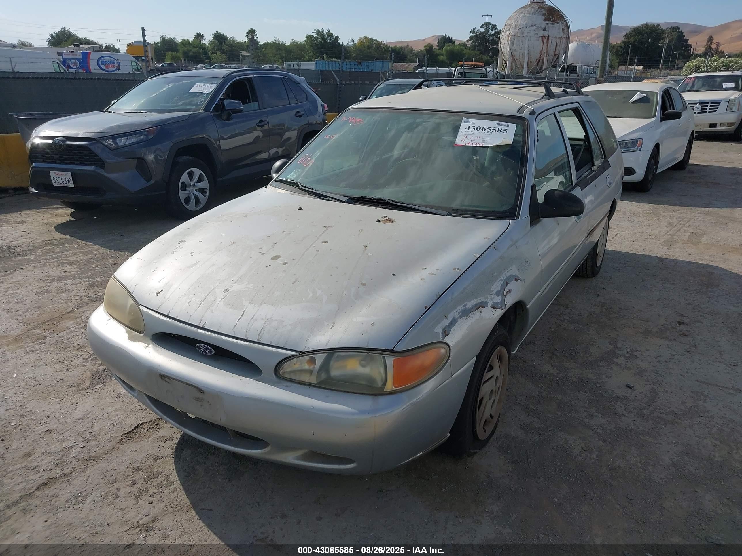 1998 Ford Escort Se Silver vin: 3FAFP15P4WR252737
